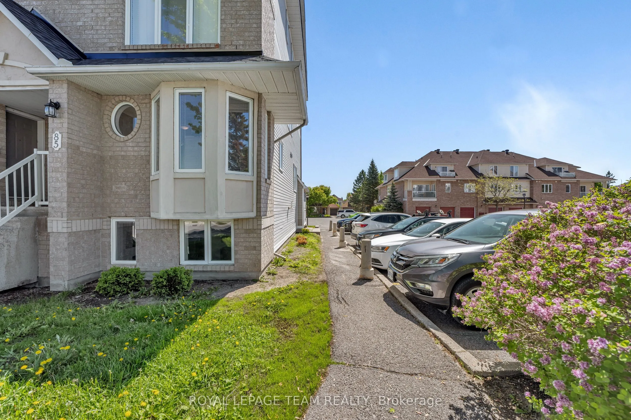 85 Cresthaven Drive, #6