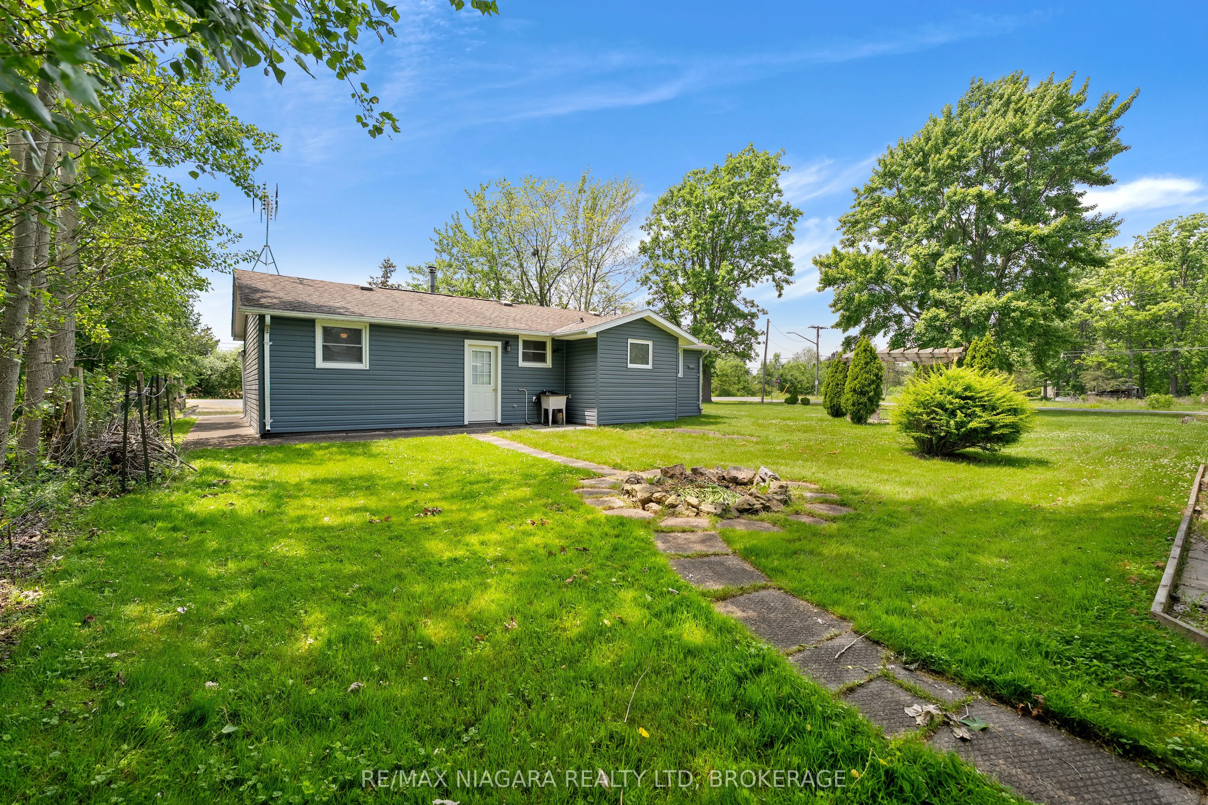 527 Pinecrest Road