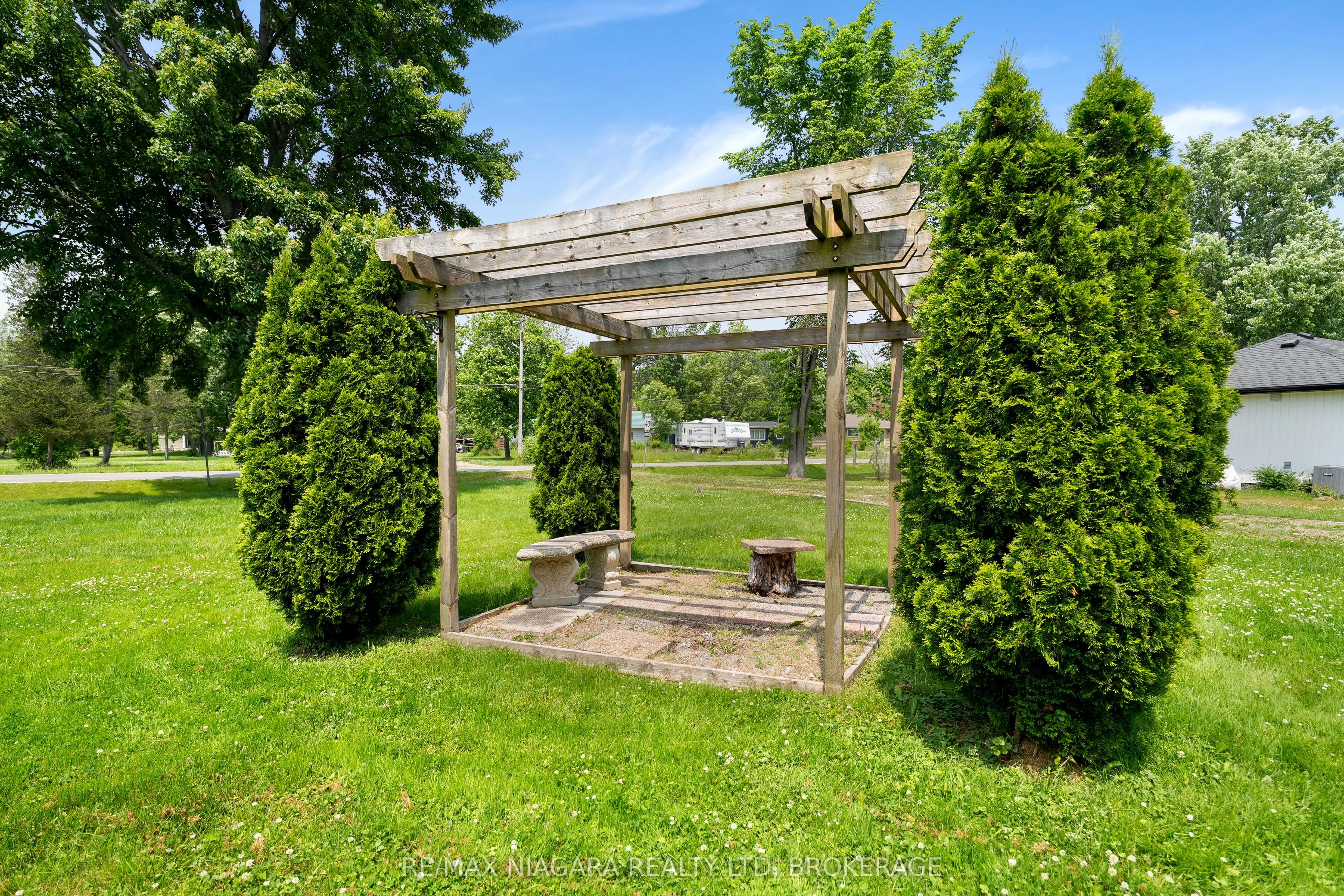 527 Pinecrest Road