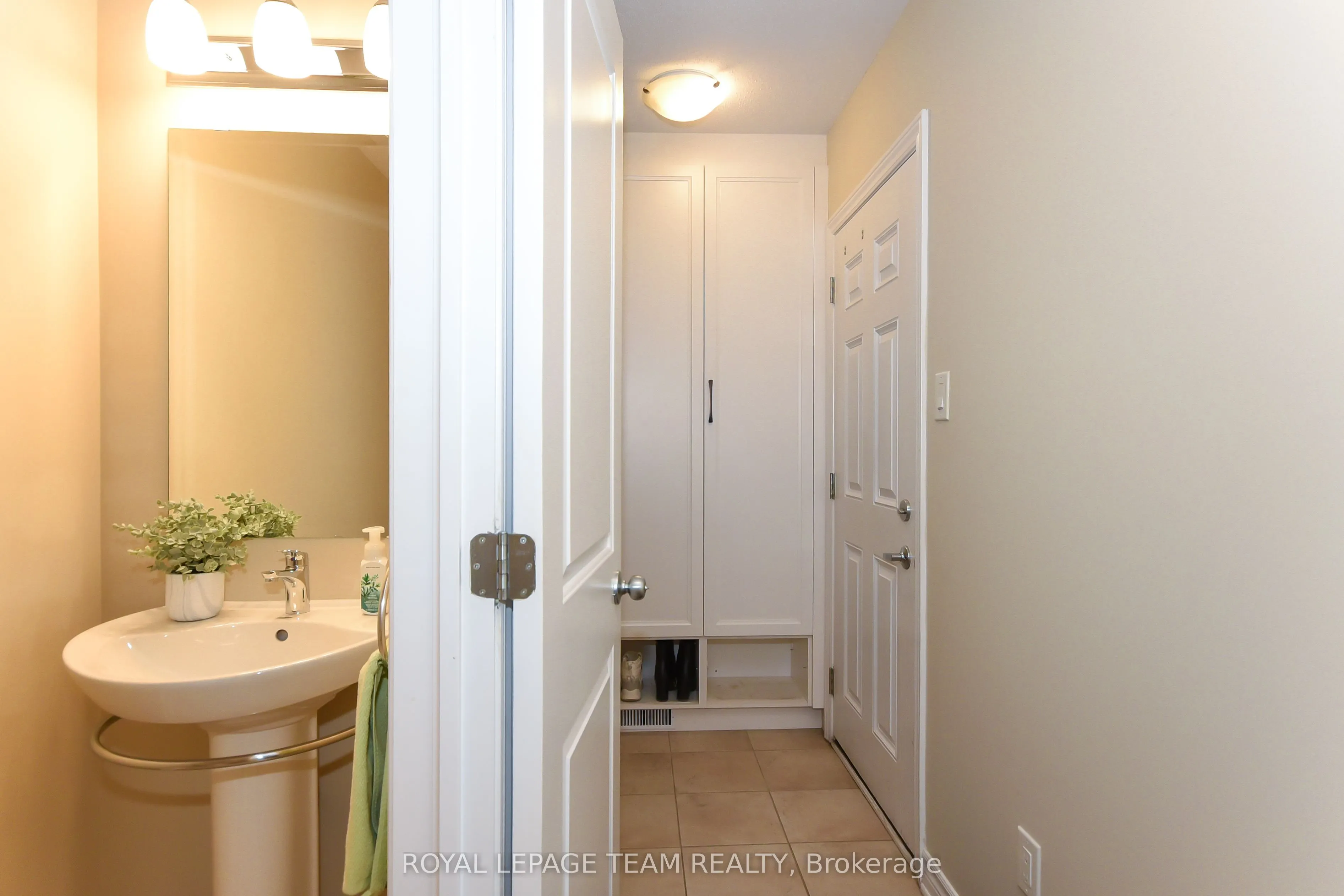 3519 Woodroffe Avenue