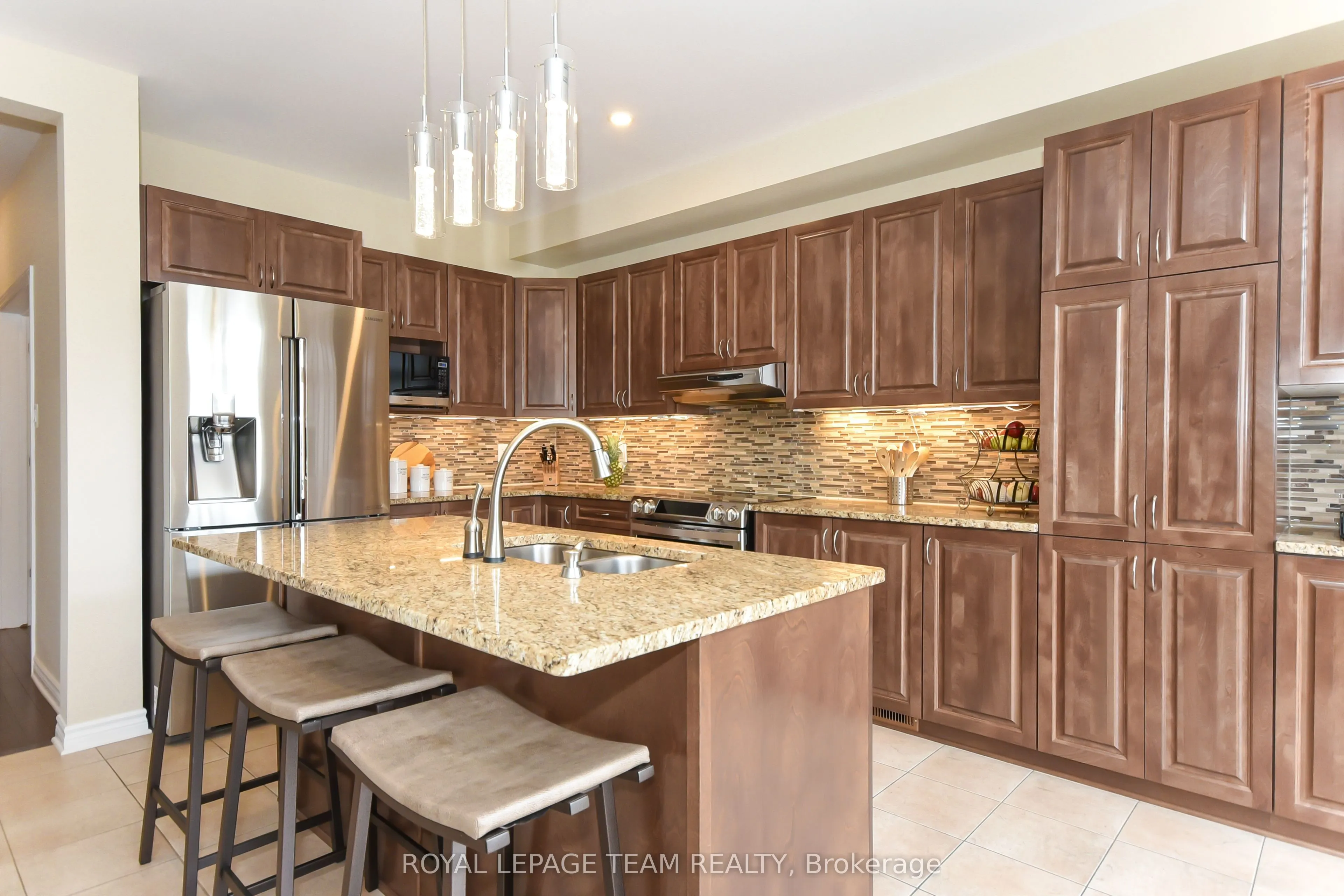 3519 Woodroffe Avenue