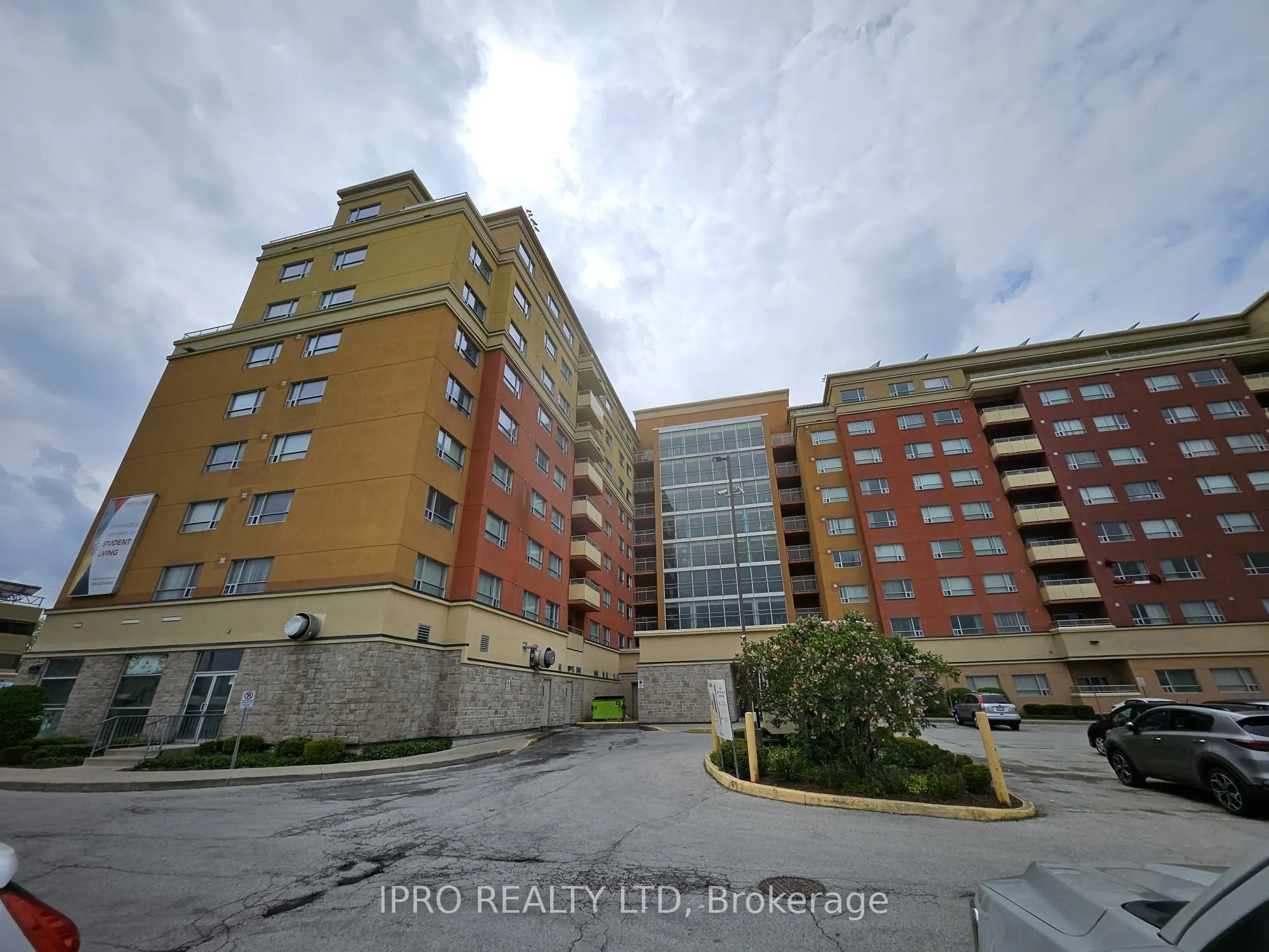 1686 Main Street W, #905-A