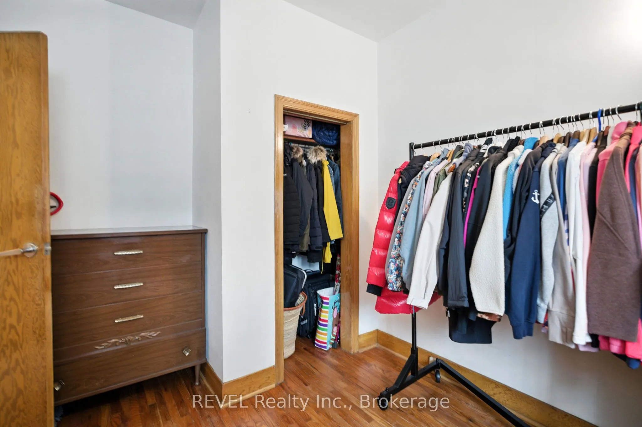 146 Main Street E