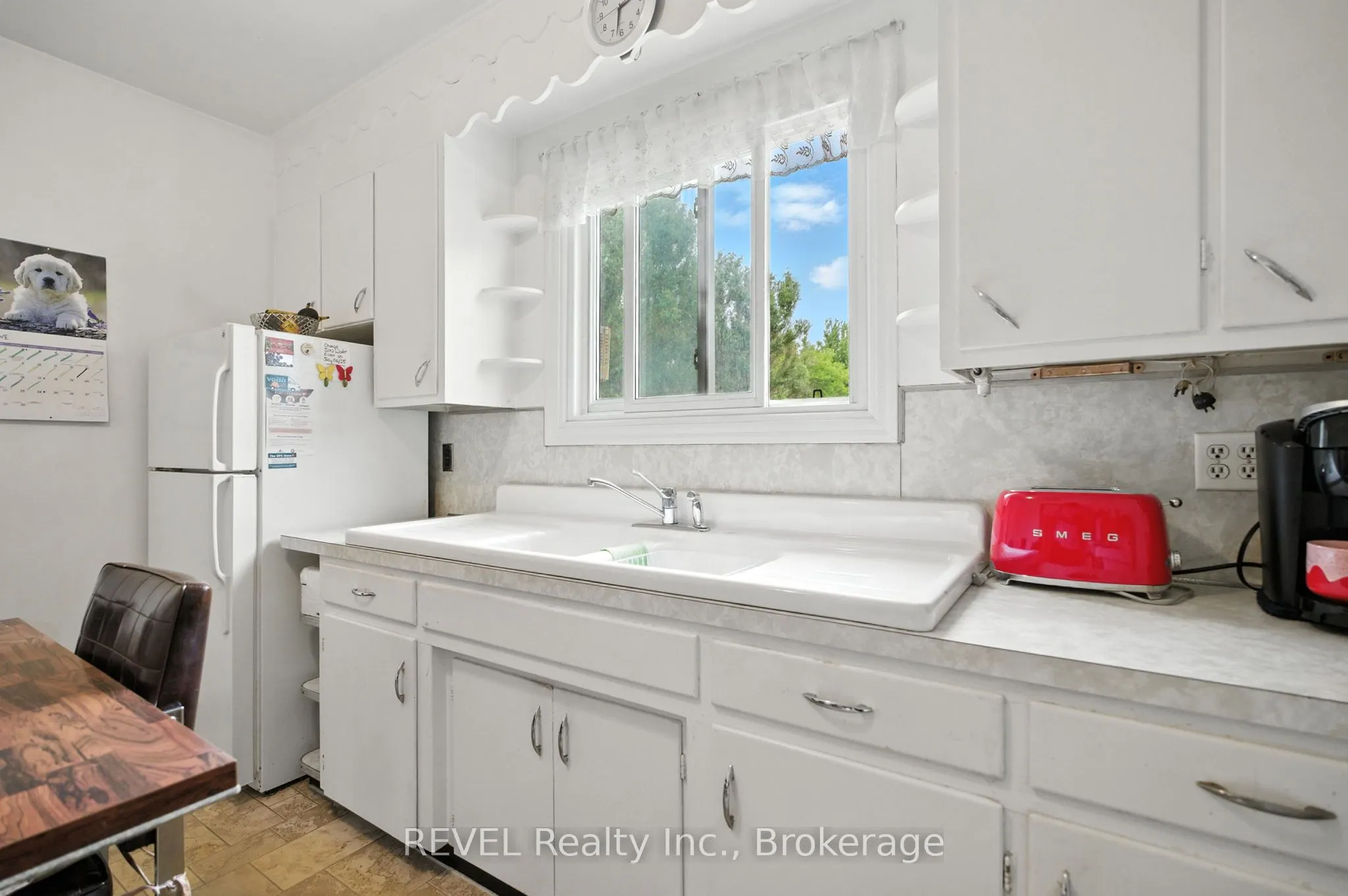 146 Main Street E