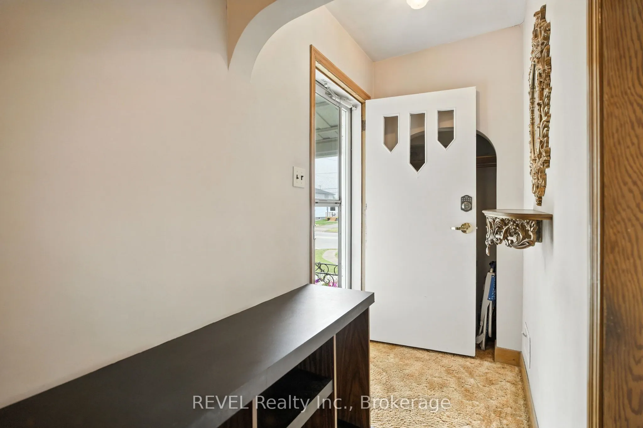 146 Main Street E