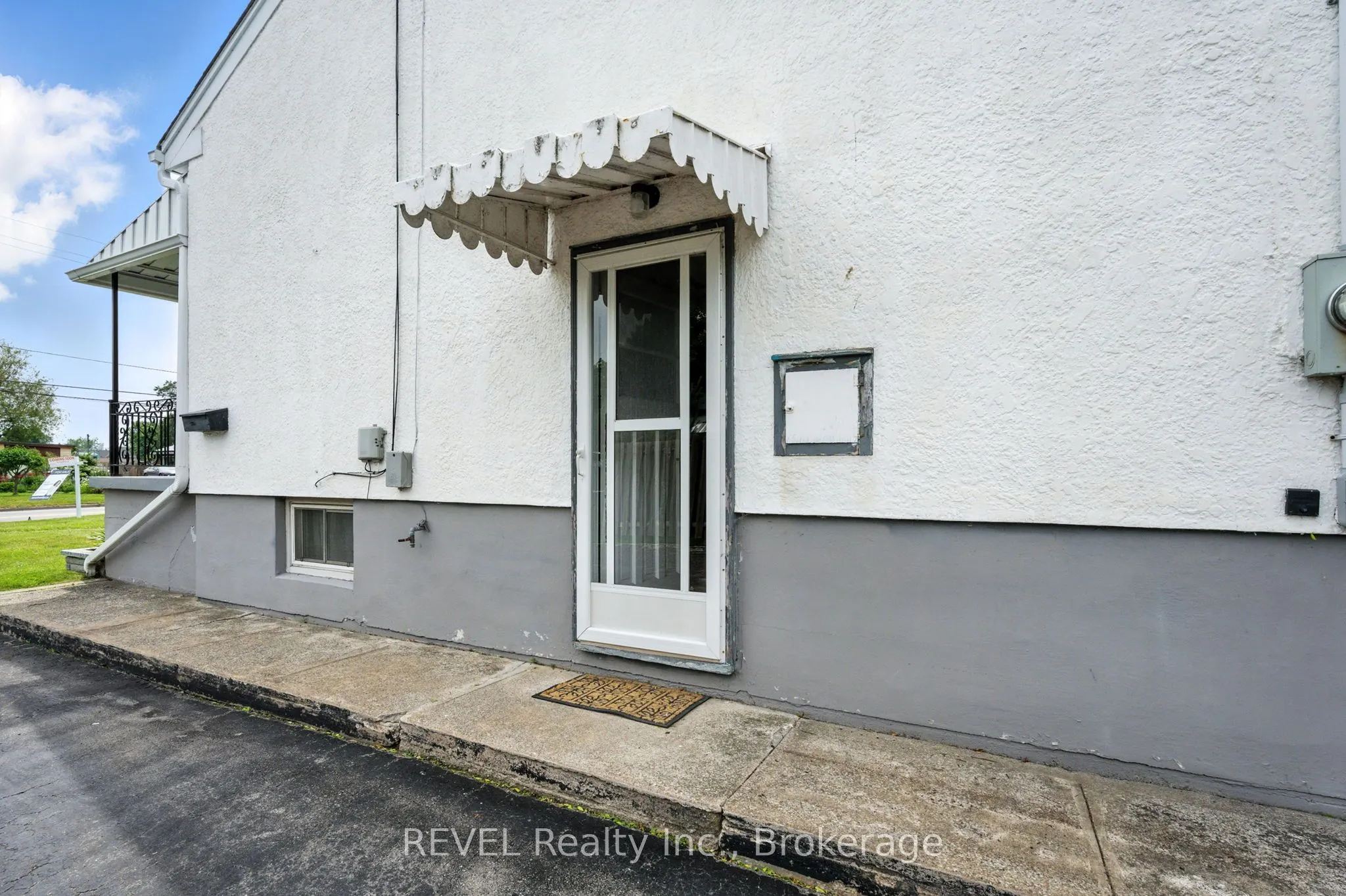 146 Main Street E