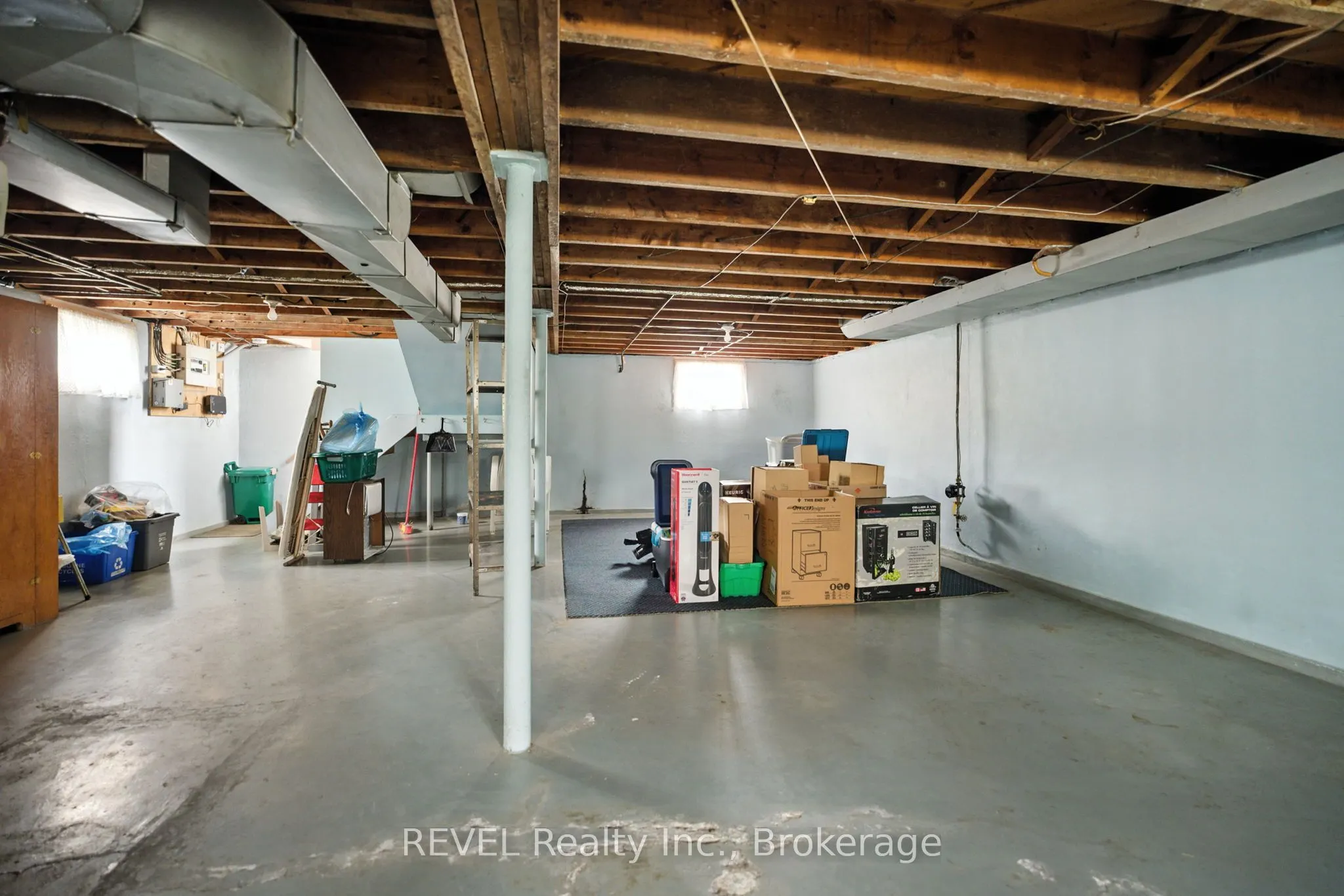 146 Main Street E
