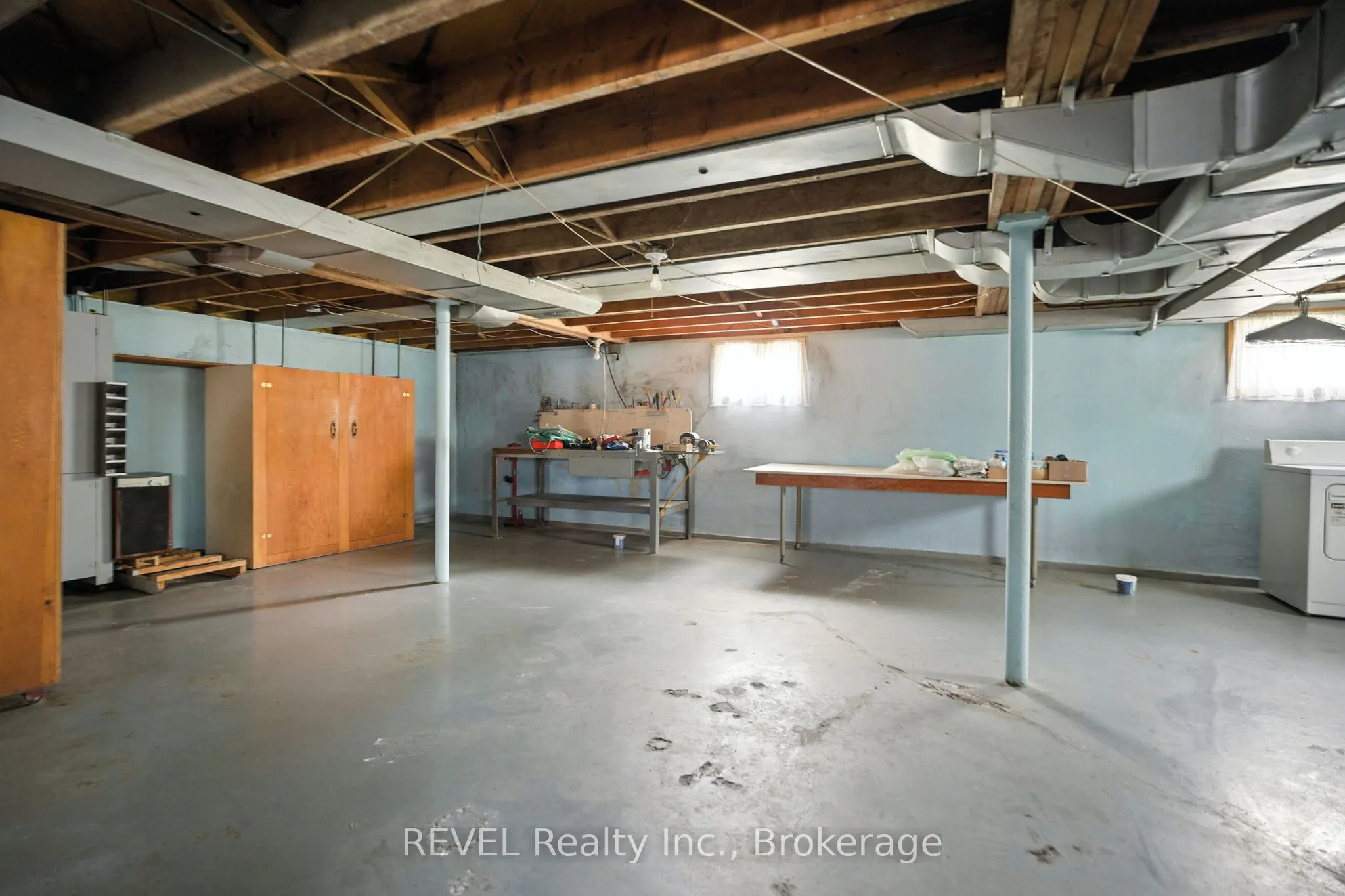 146 Main Street E