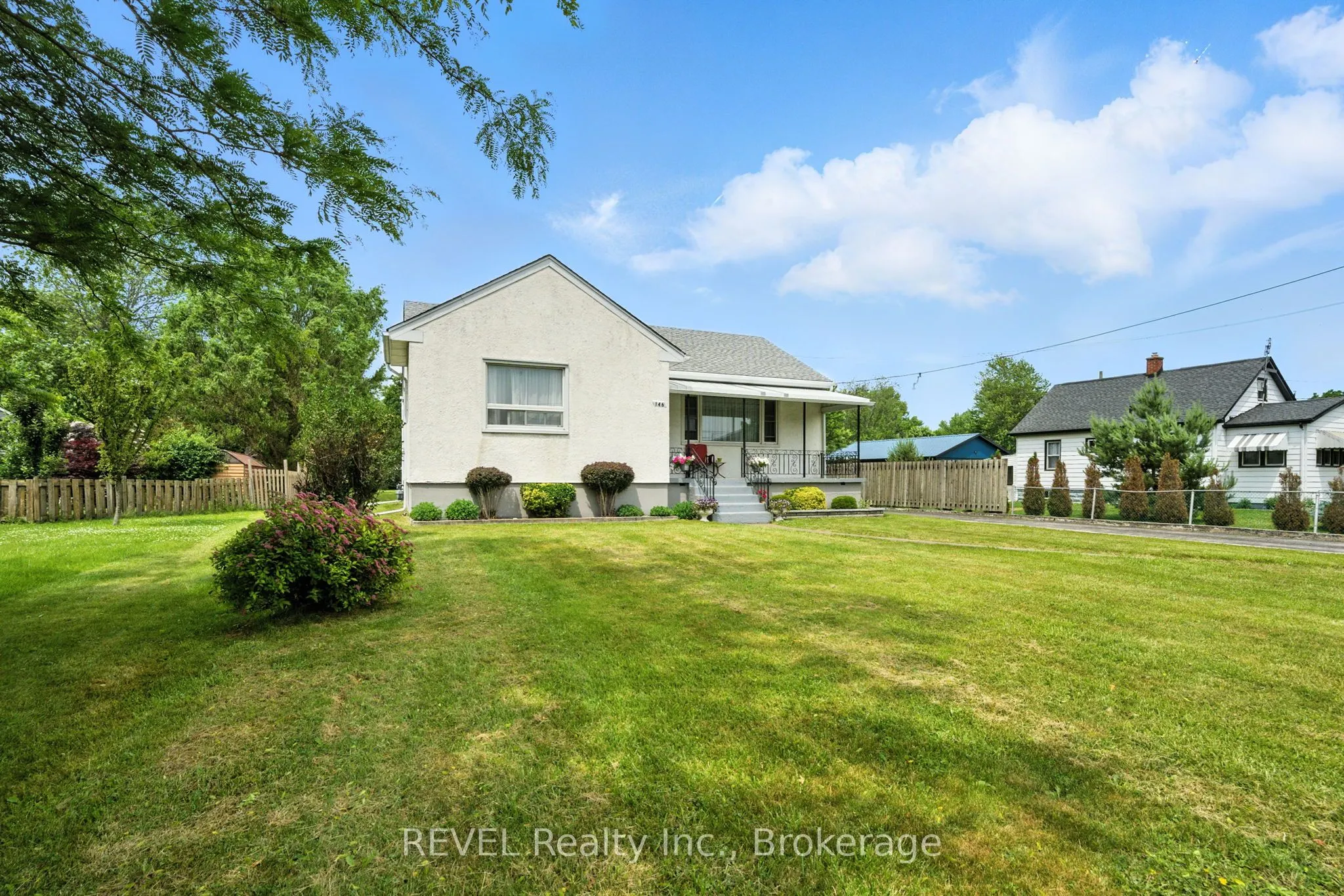 146 Main Street E