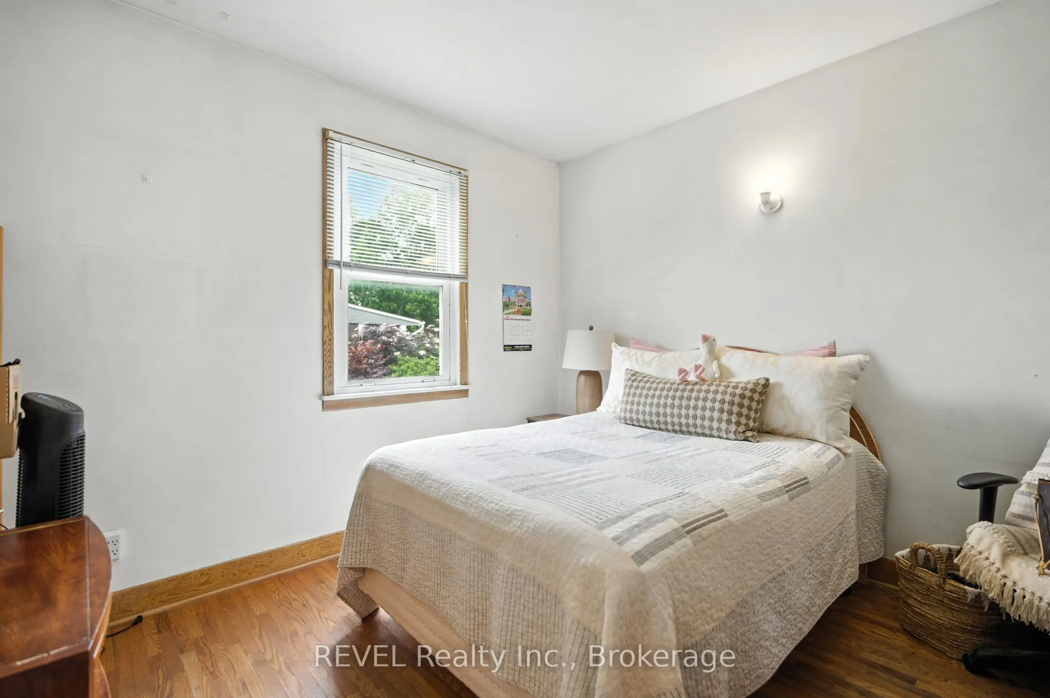 146 Main Street E