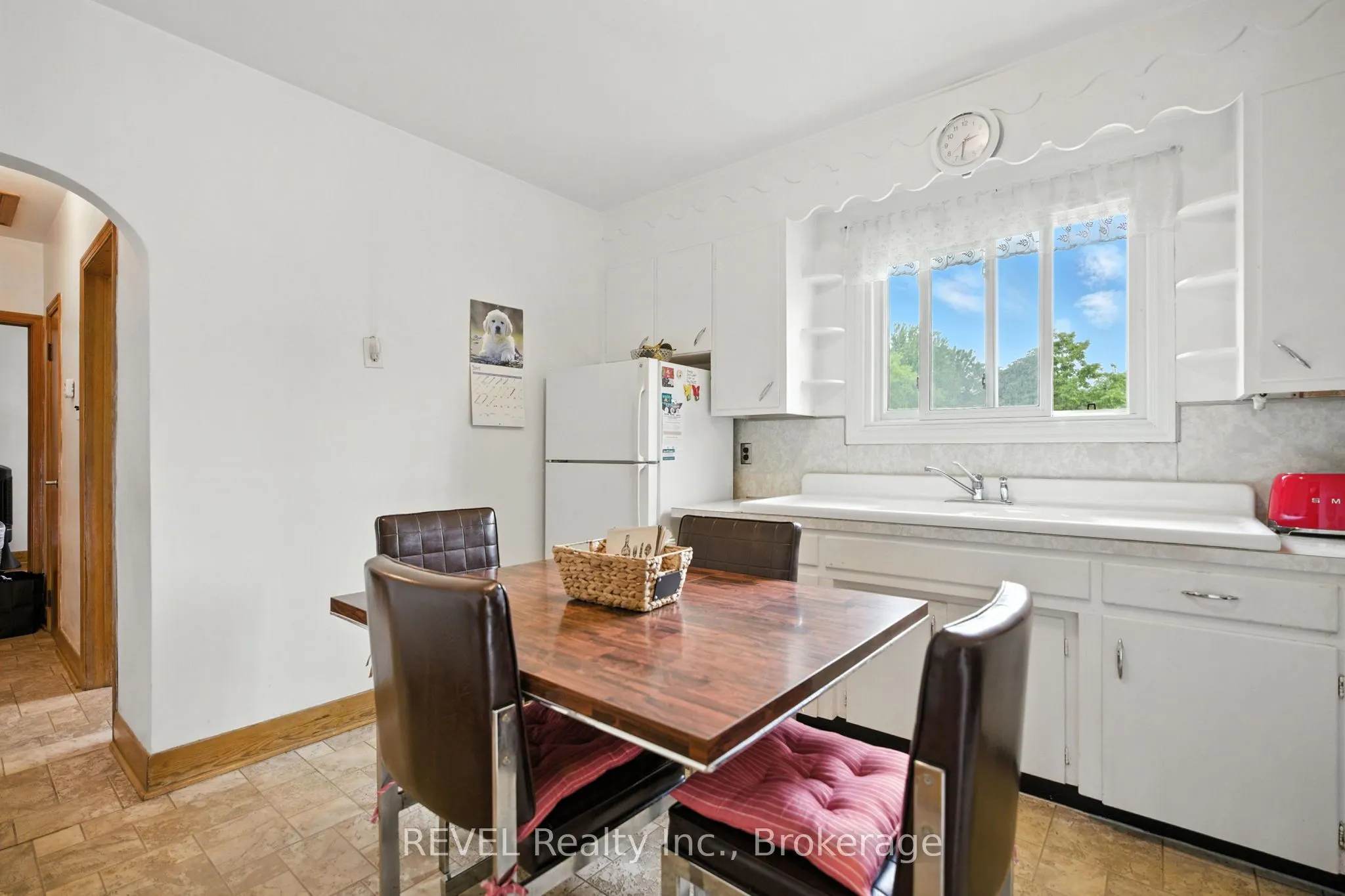 146 Main Street E