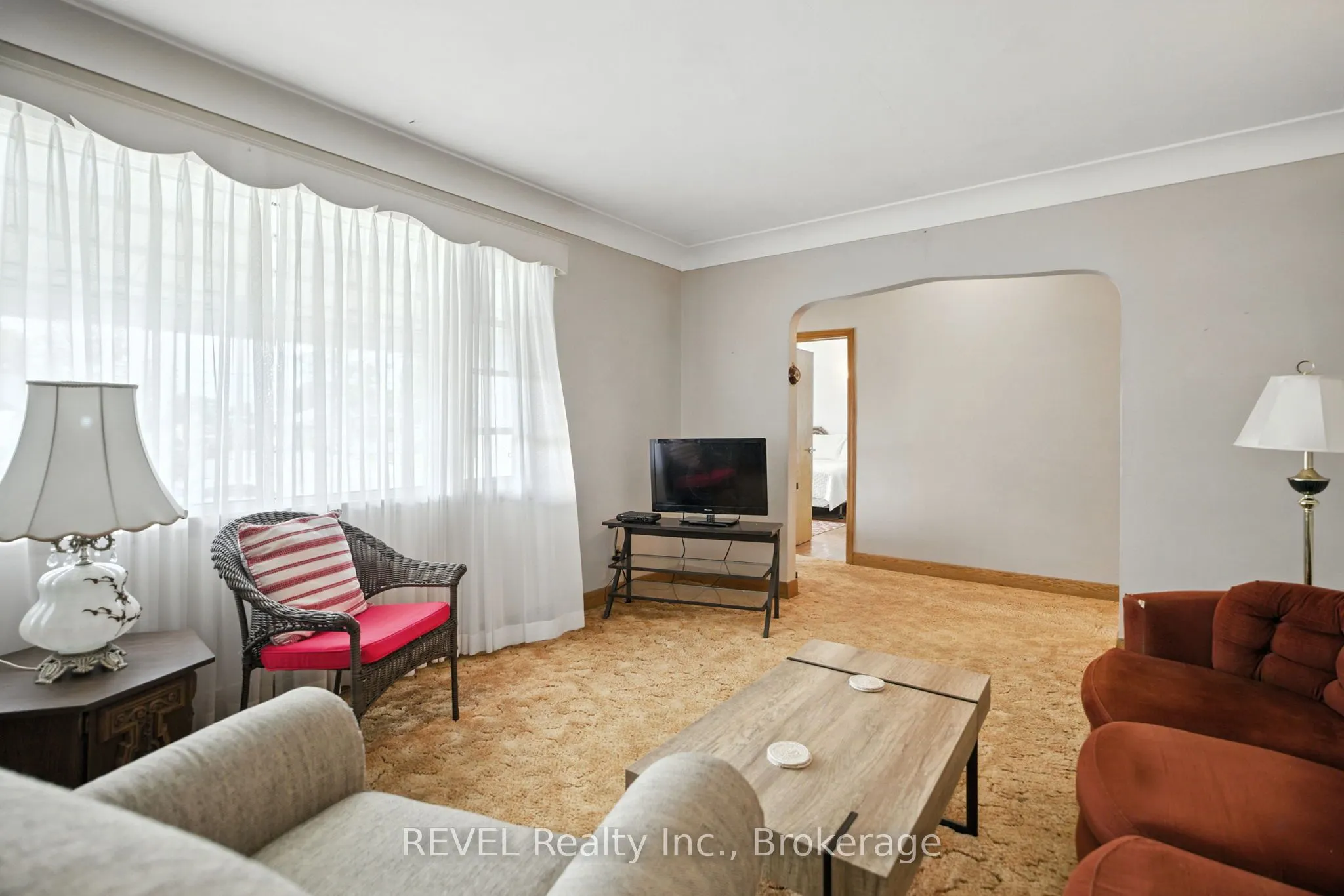 146 Main Street E