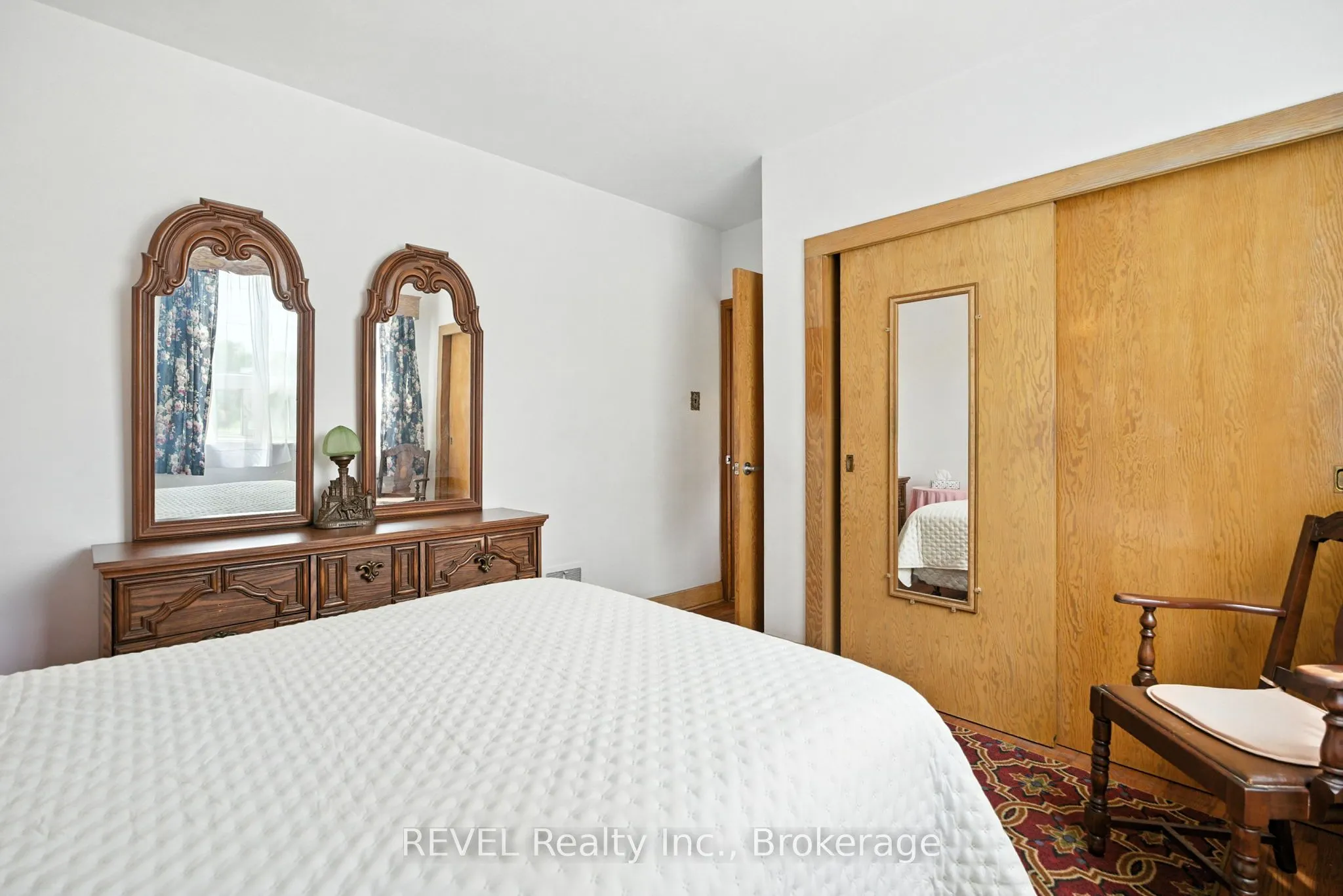 146 Main Street E