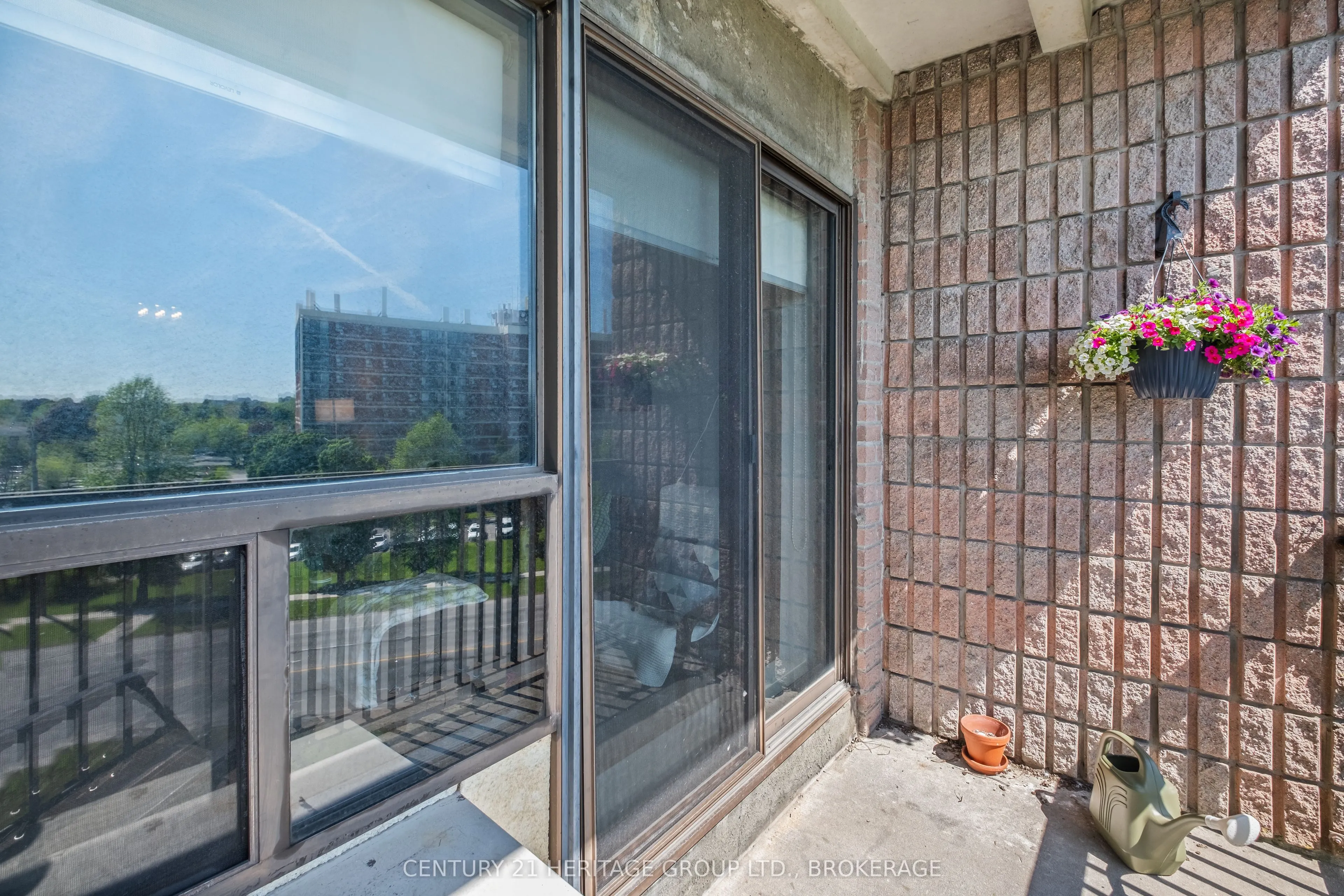 17 ELDON HALL Place, #607
