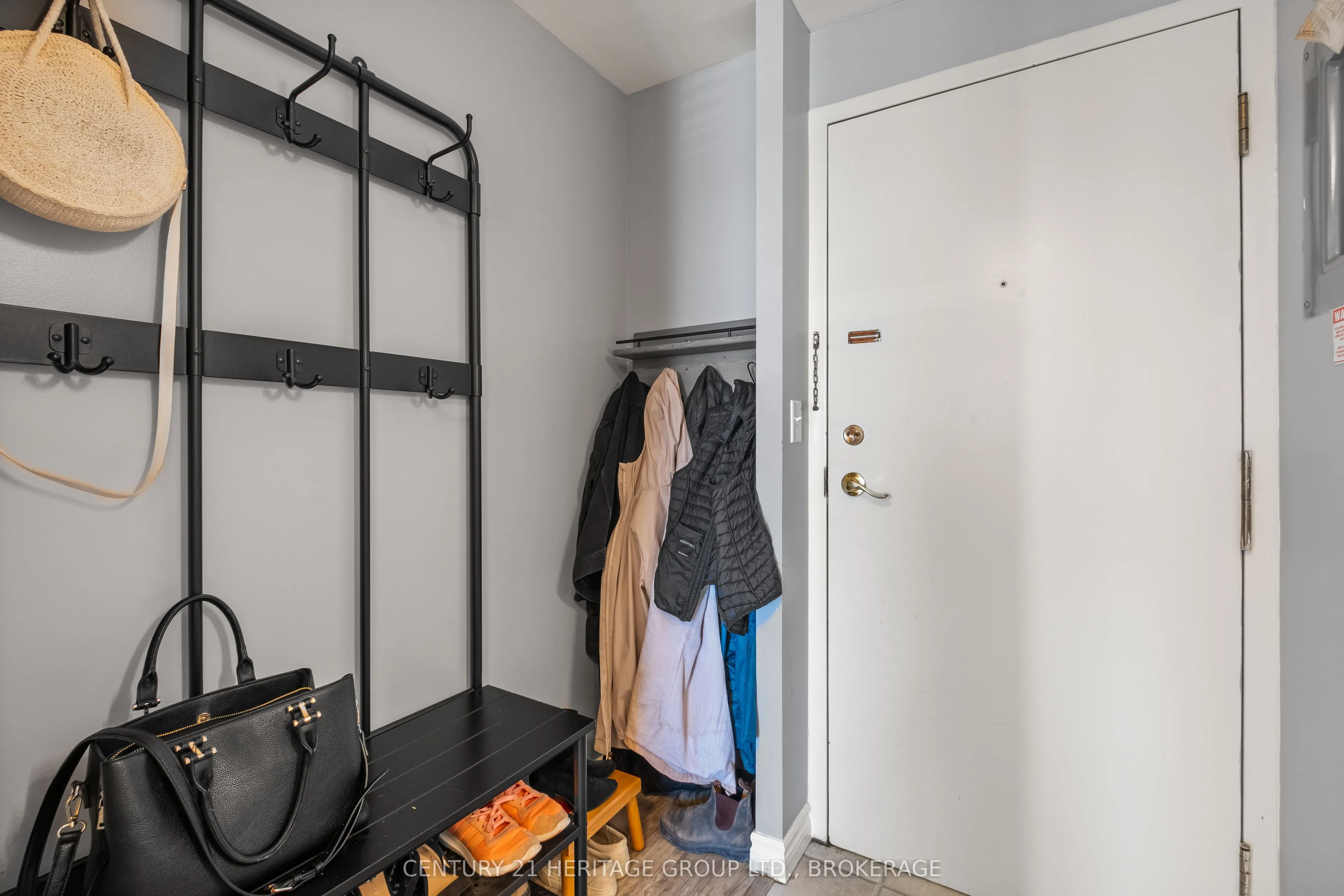17 ELDON HALL Place, #607
