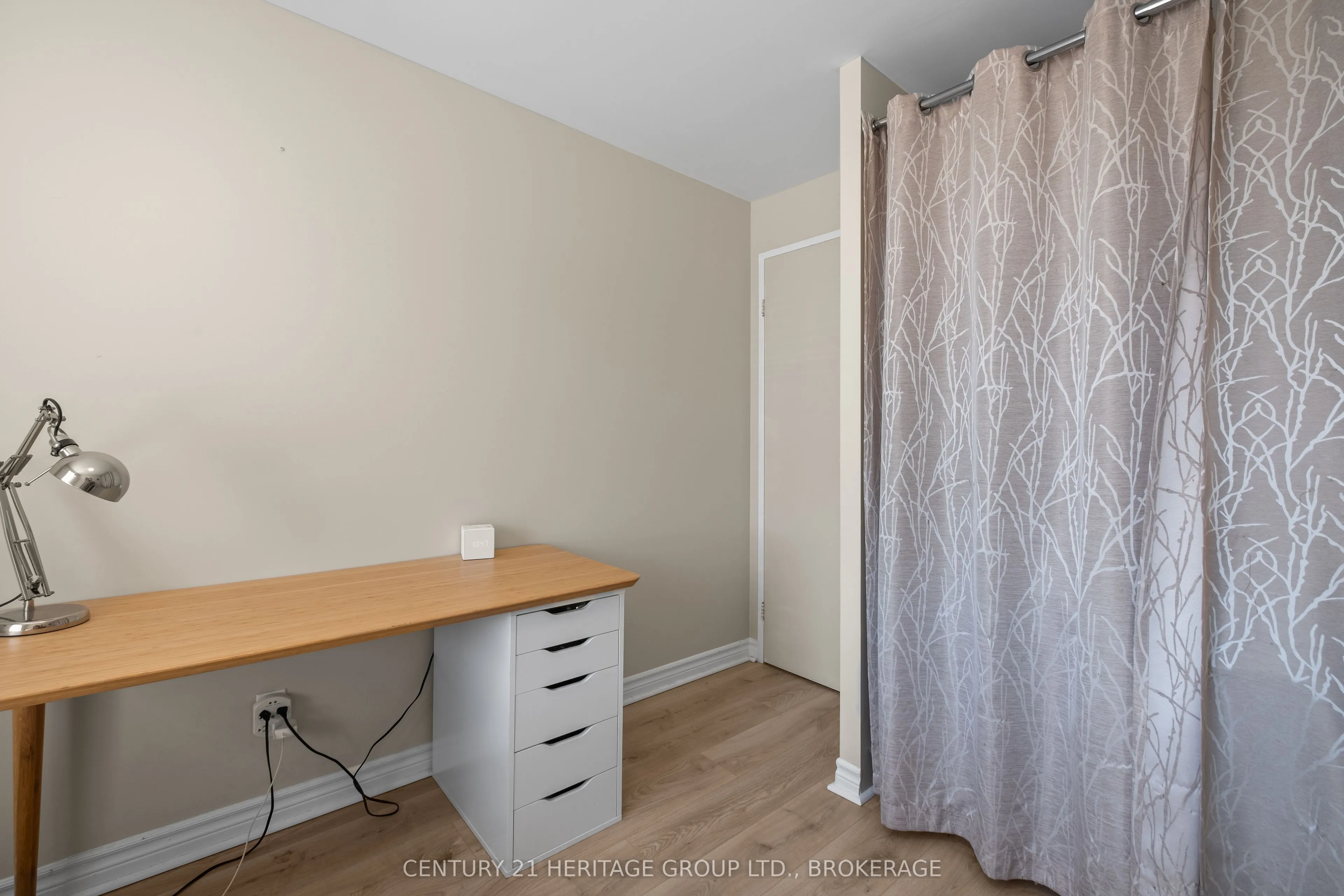 17 ELDON HALL Place, #607