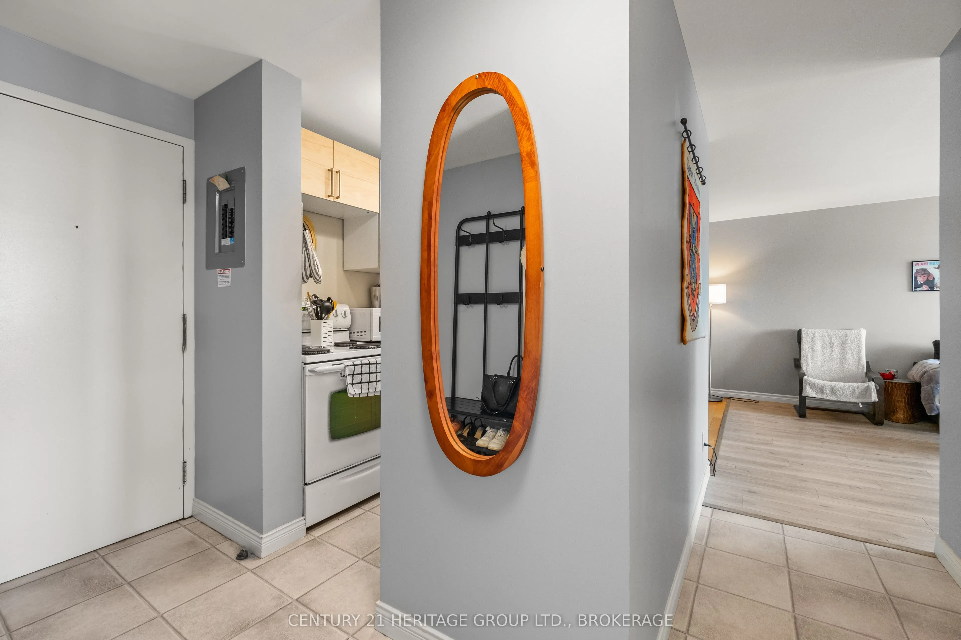 17 ELDON HALL Place, #607