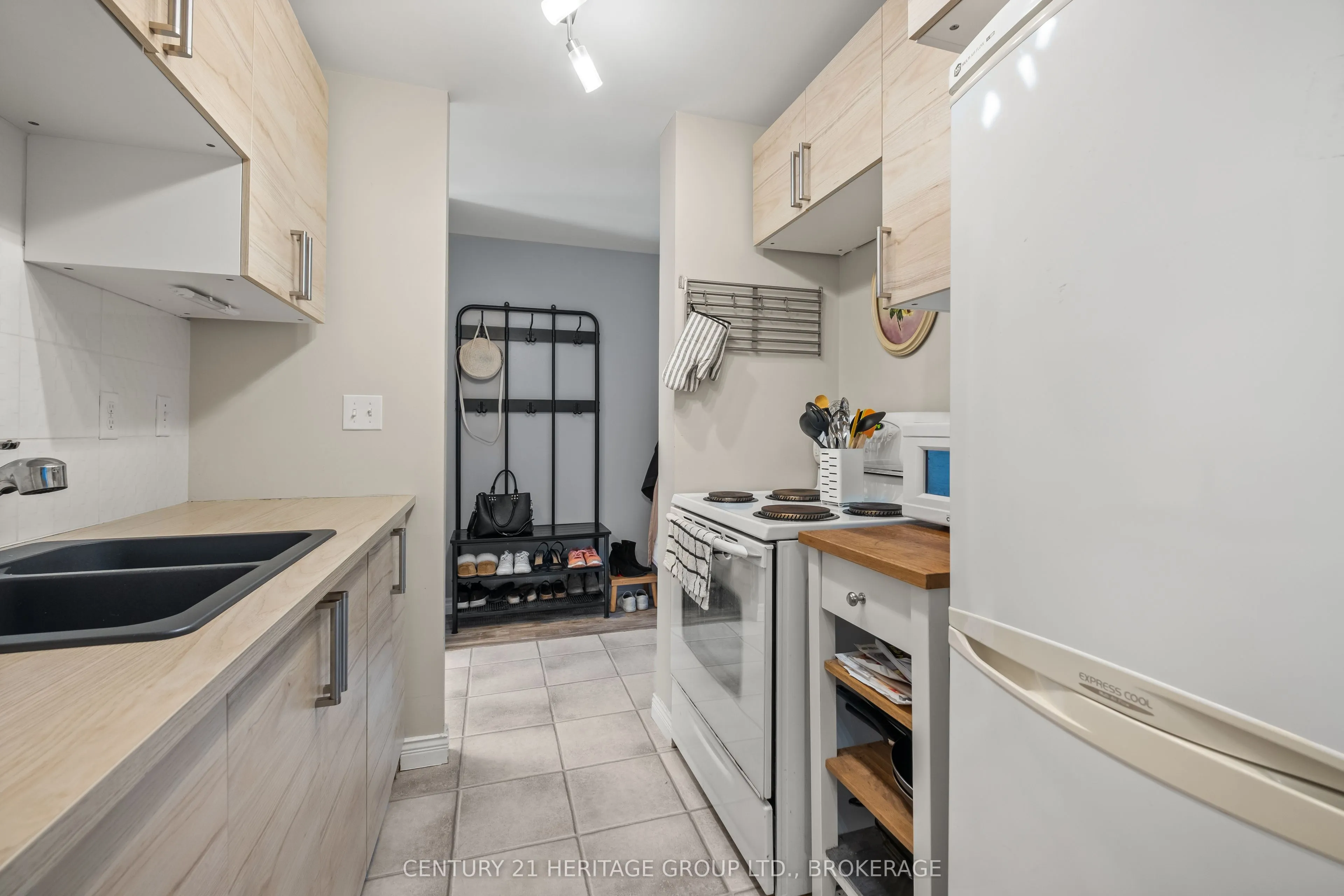 17 ELDON HALL Place, #607