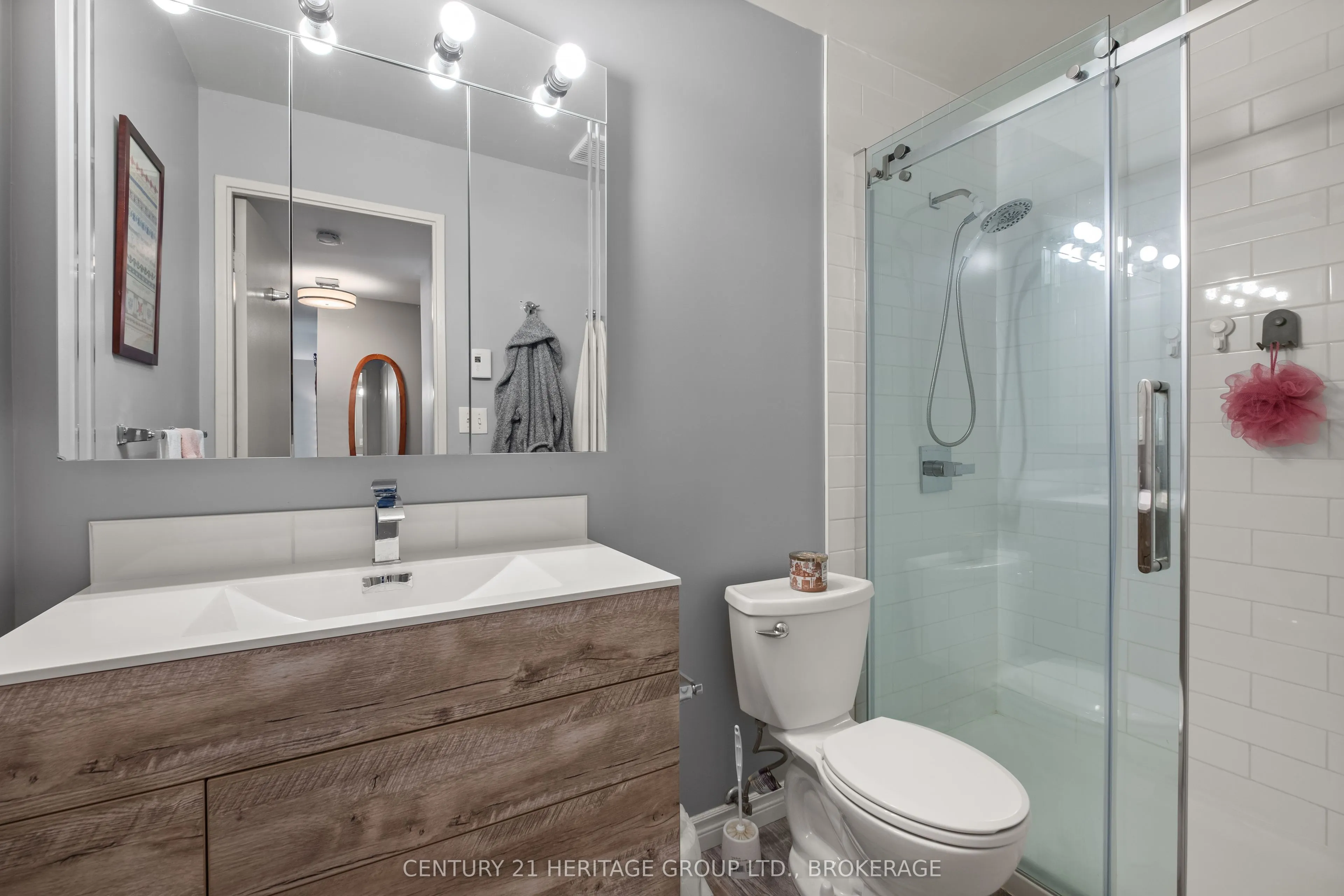 17 ELDON HALL Place, #607
