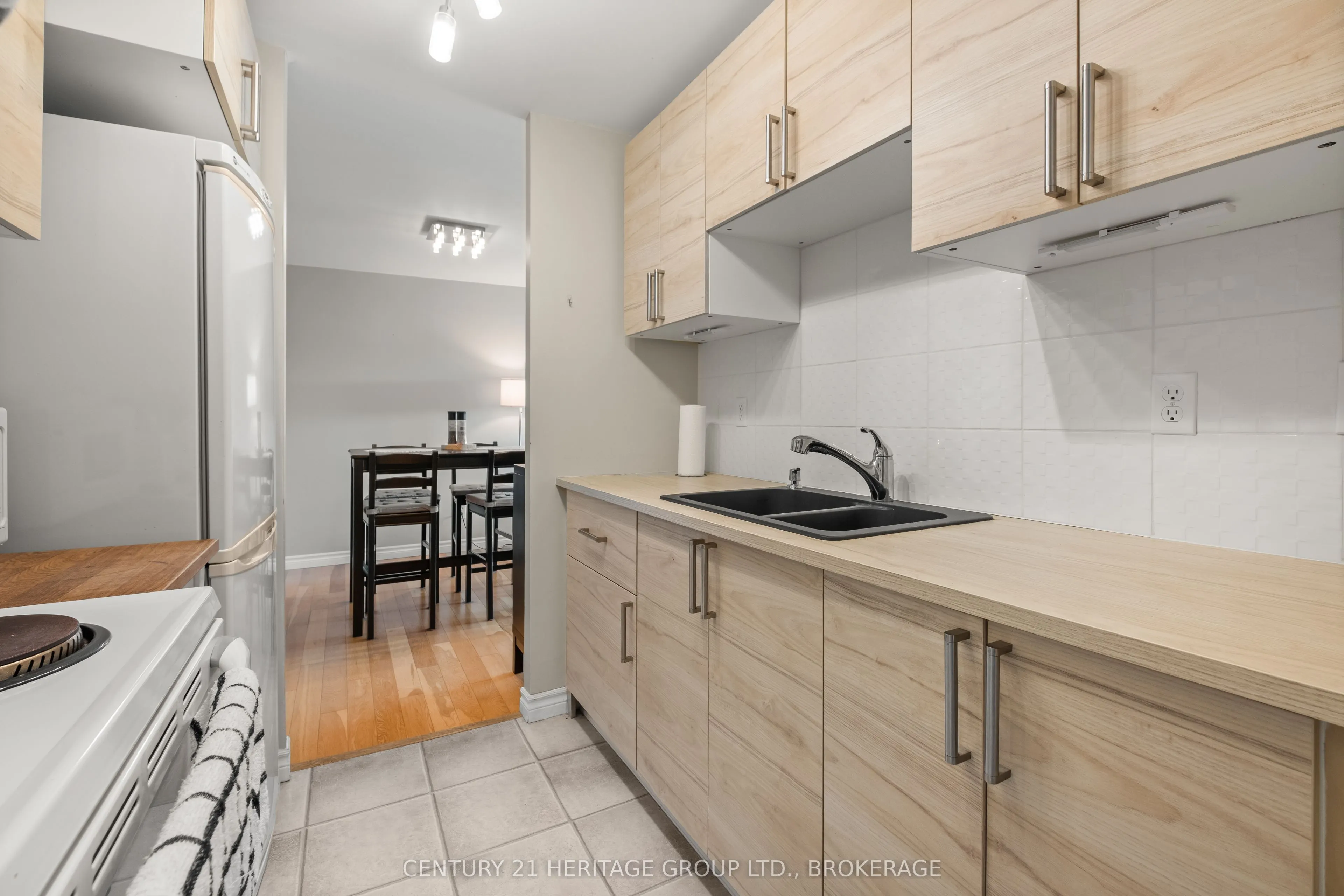 17 ELDON HALL Place, #607