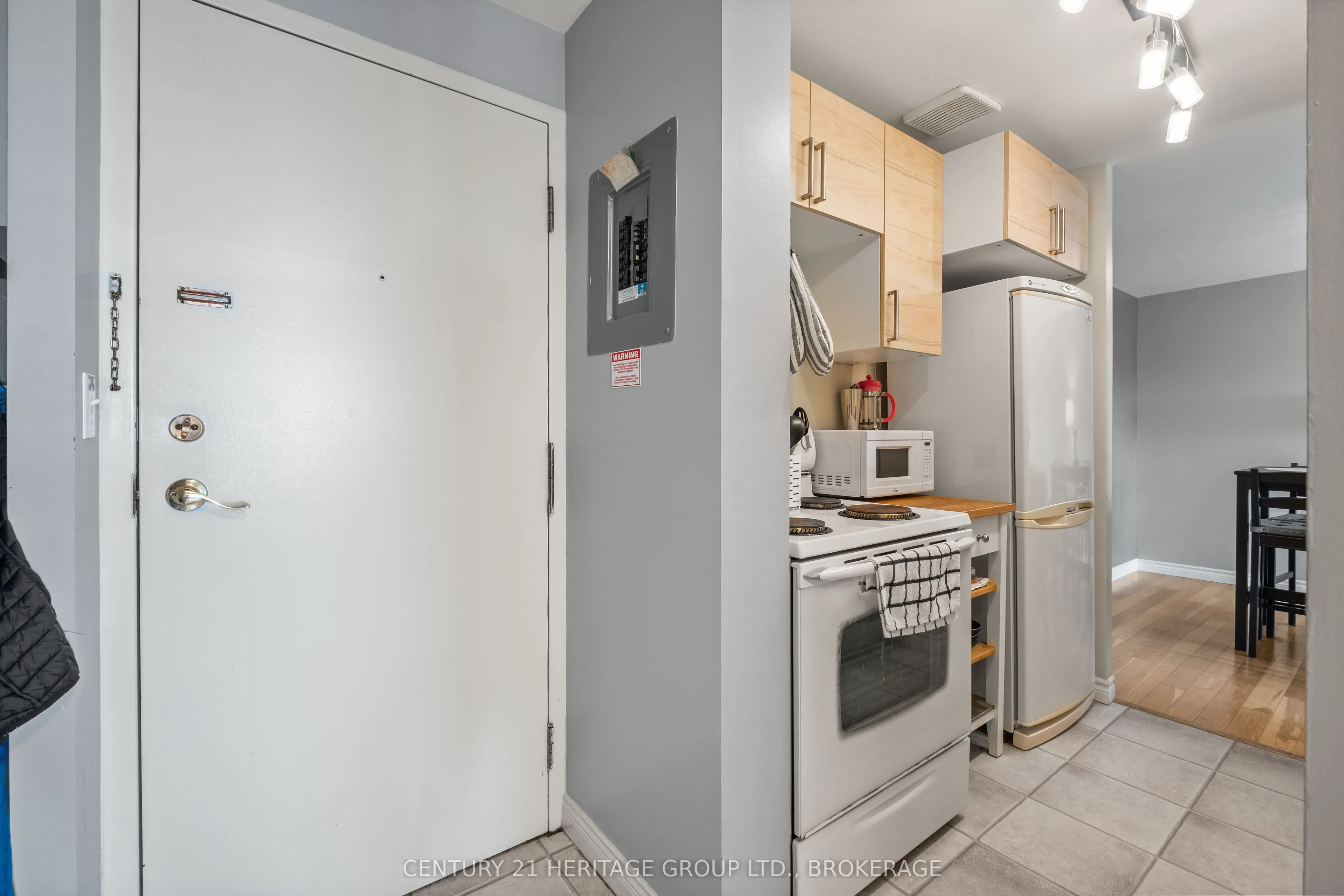 17 ELDON HALL Place, #607