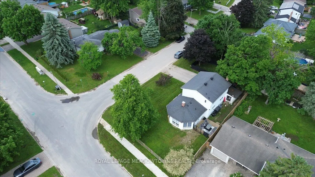 336 Pineview Gardens