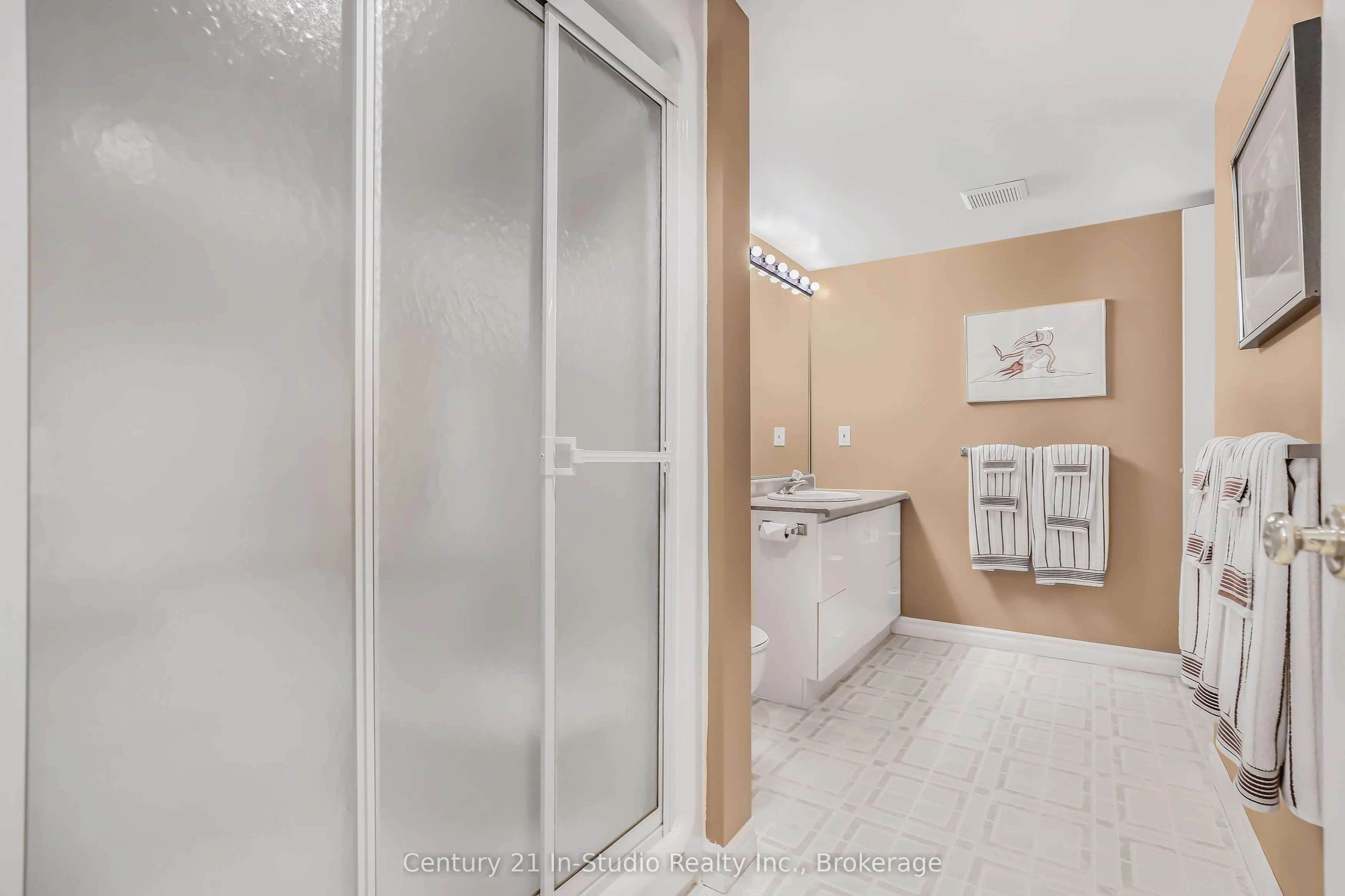 504877 GREY 1 Road