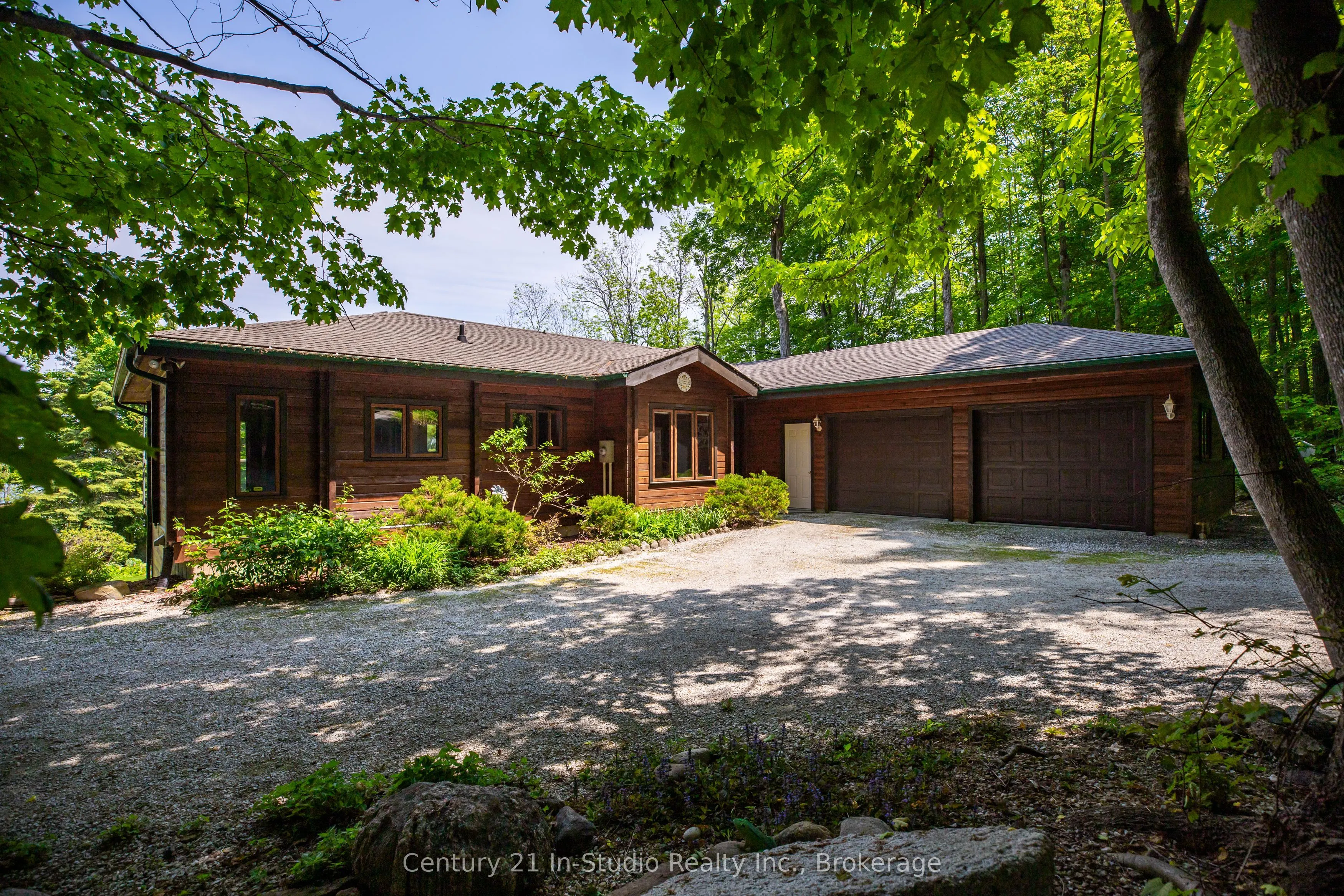 504877 GREY 1 Road