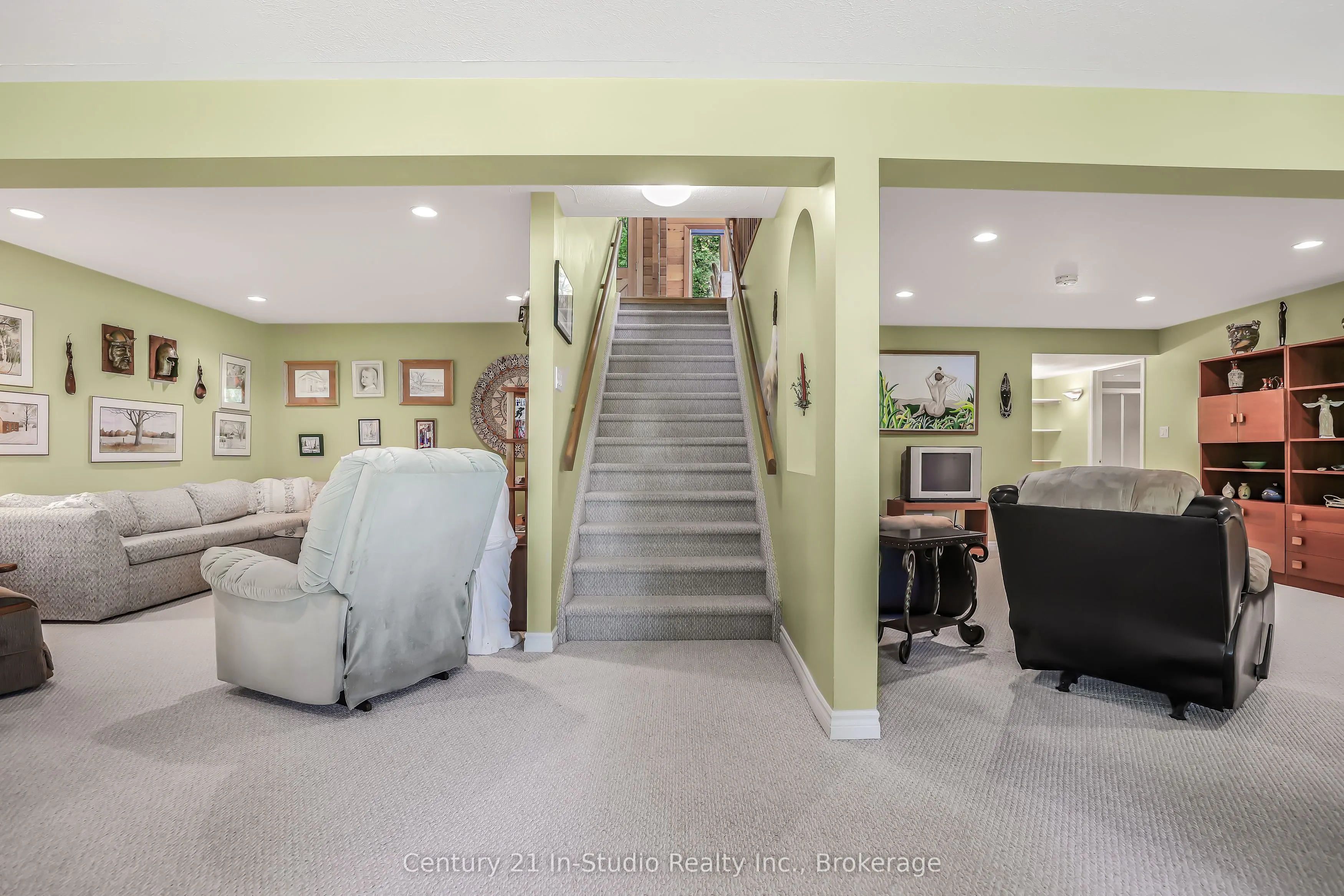 504877 GREY 1 Road