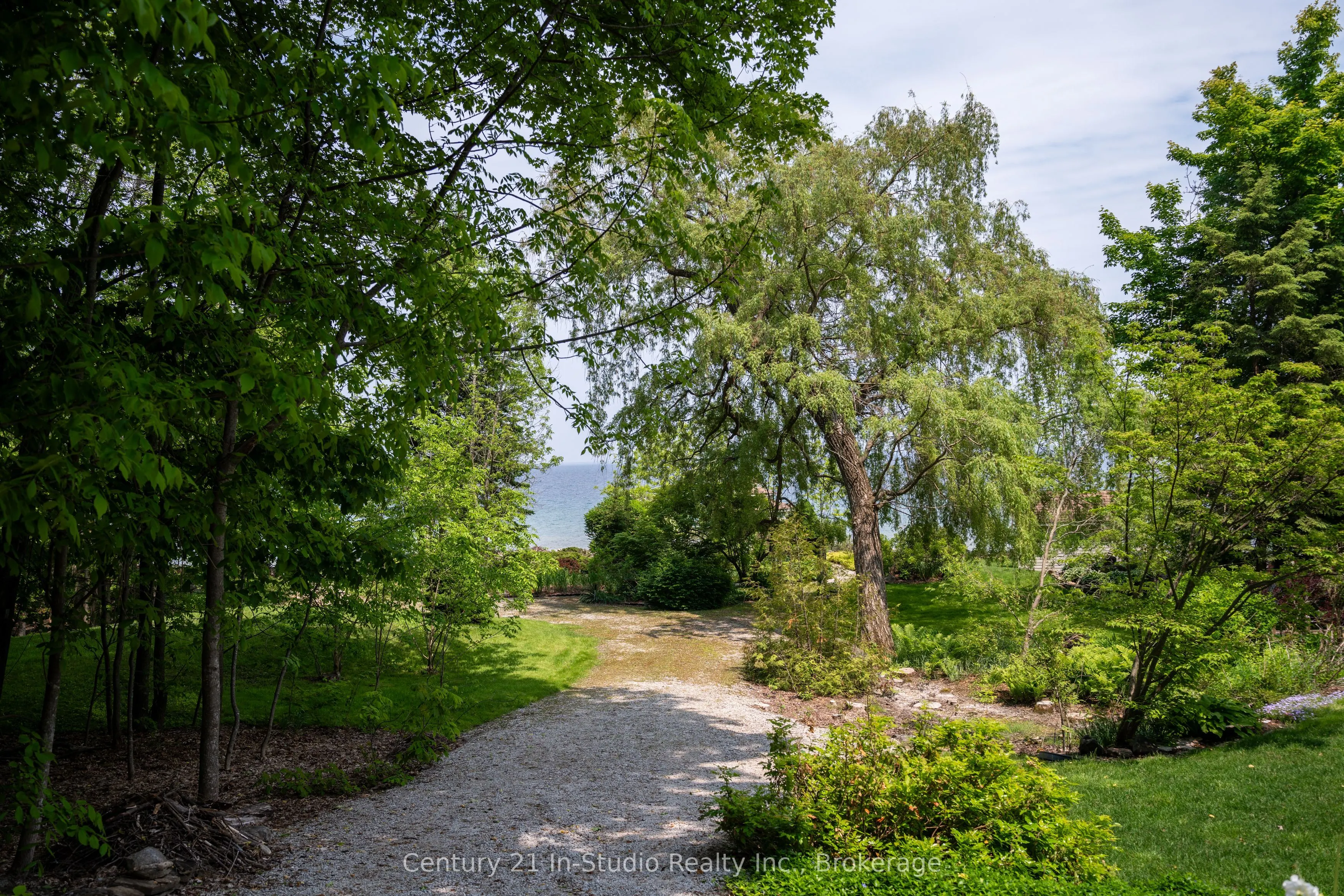 504877 GREY 1 Road