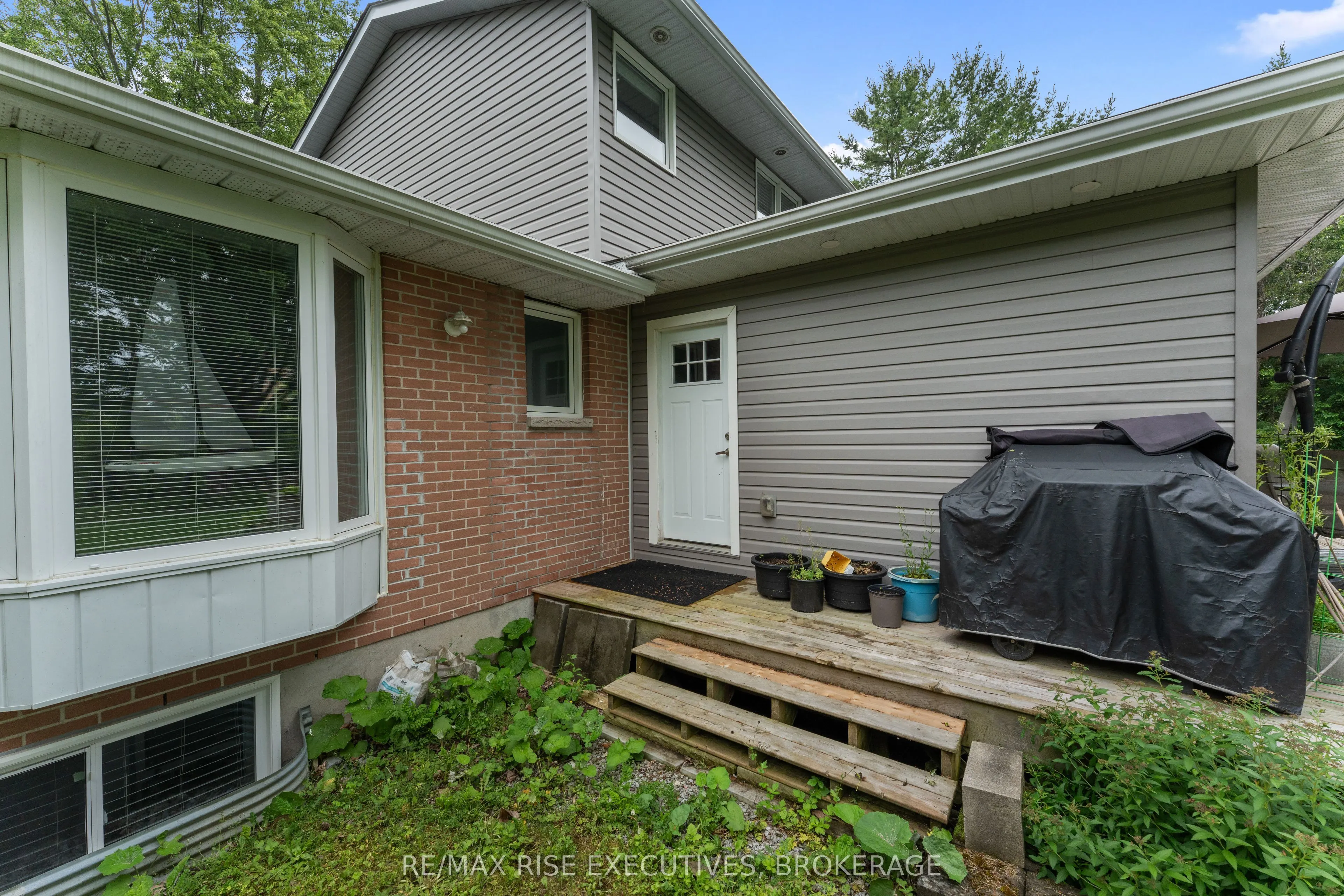 115 Fairway Hill Crescent