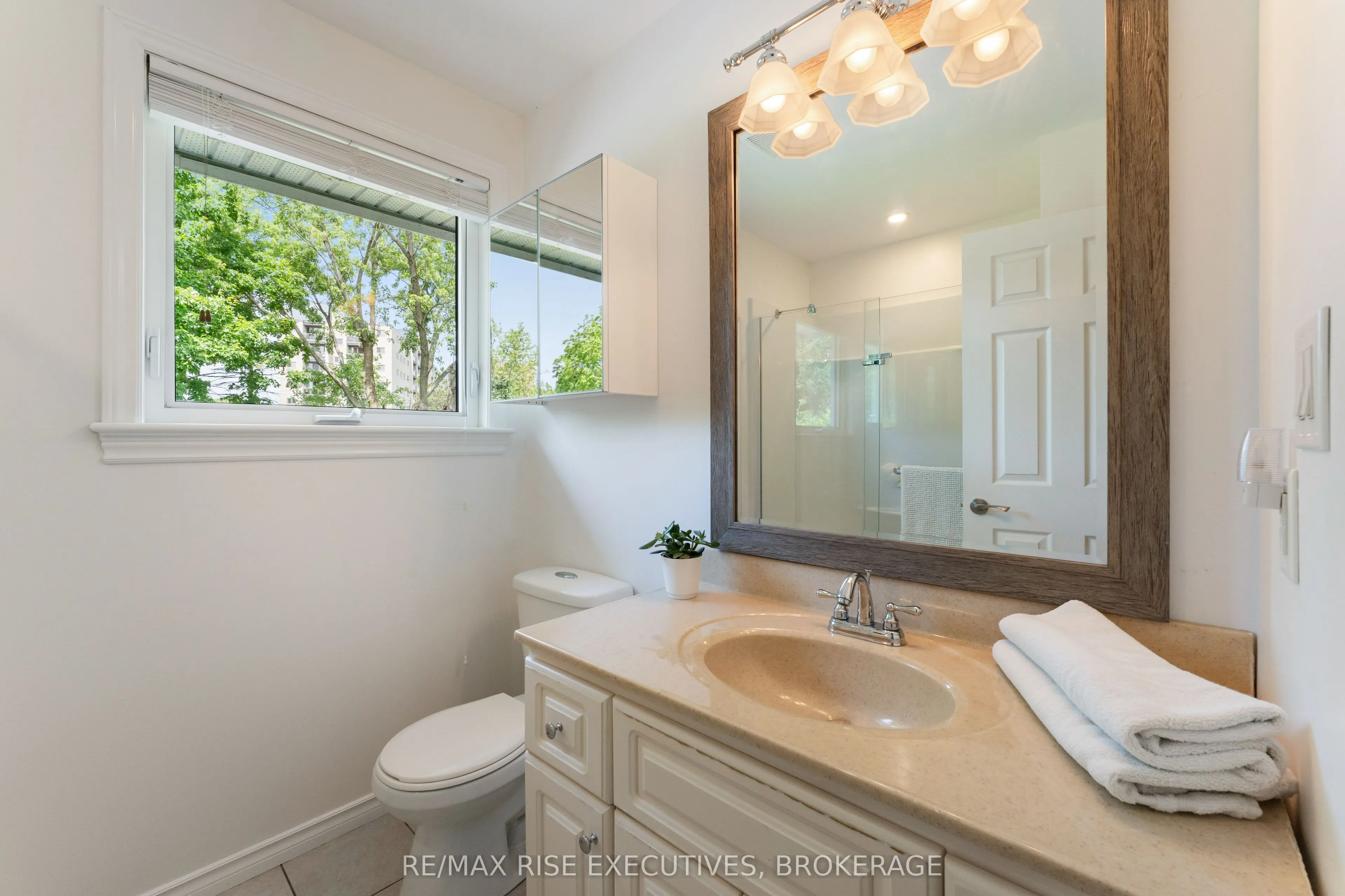 115 Fairway Hill Crescent