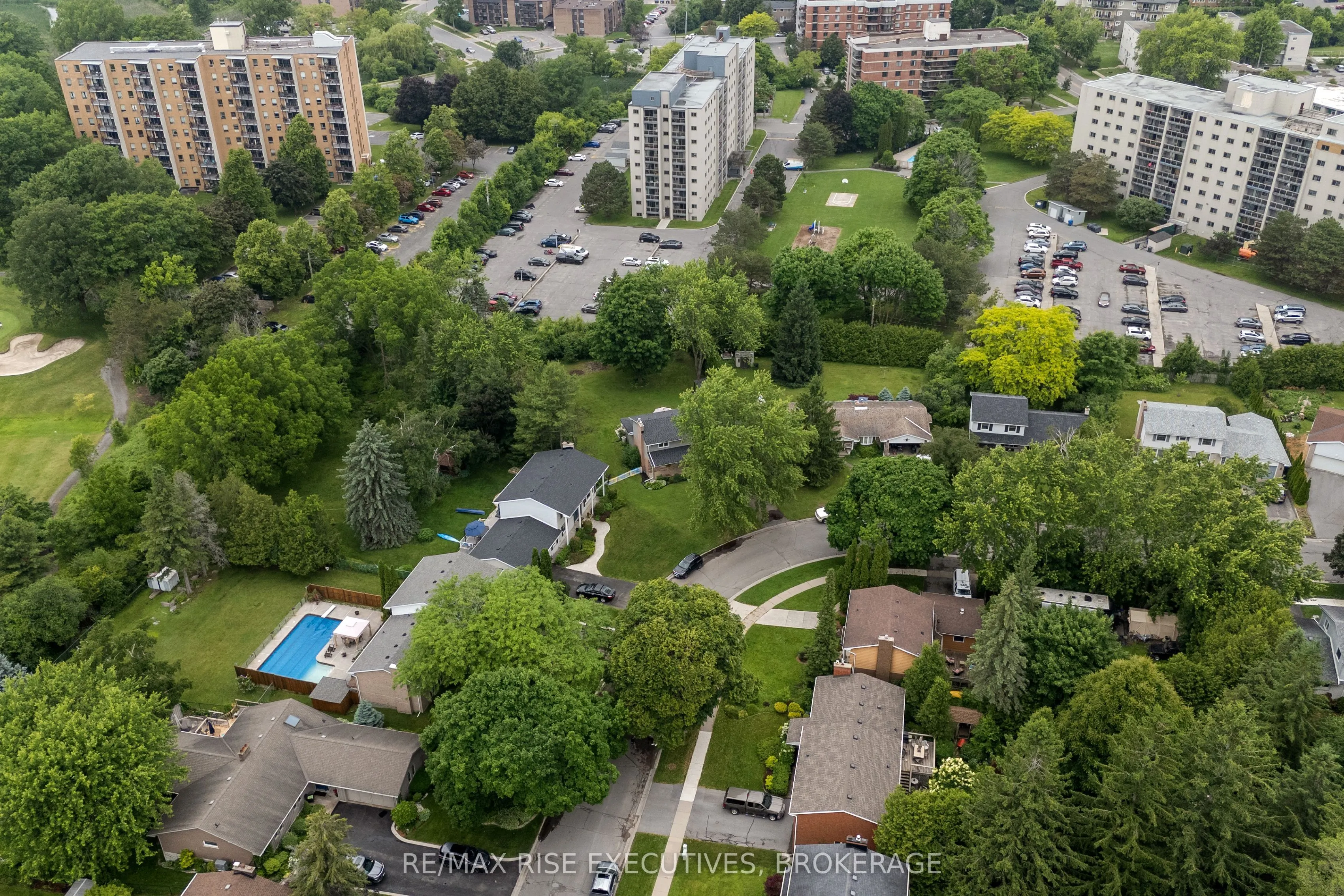 115 Fairway Hill Crescent