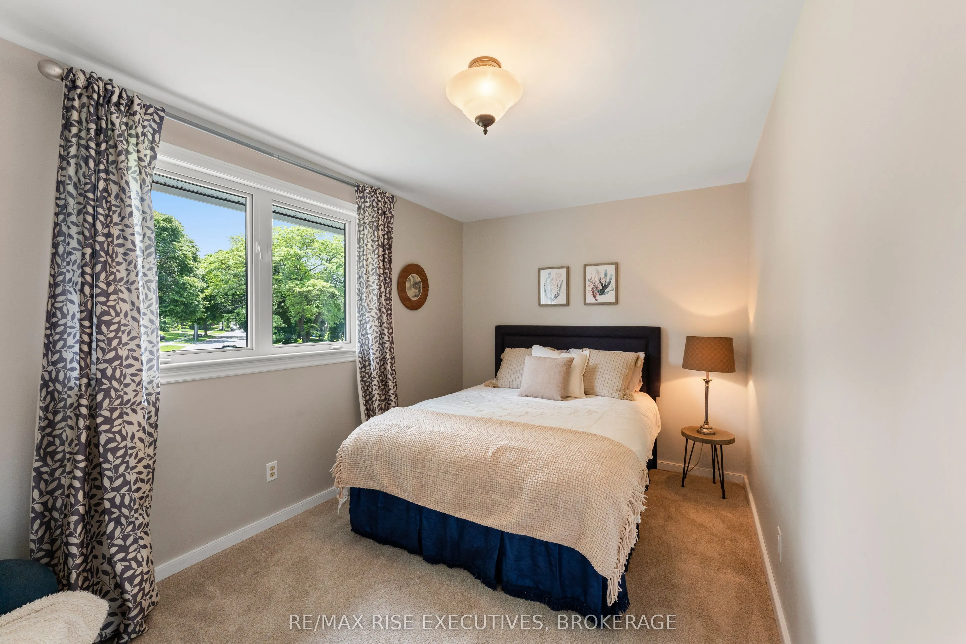 115 Fairway Hill Crescent