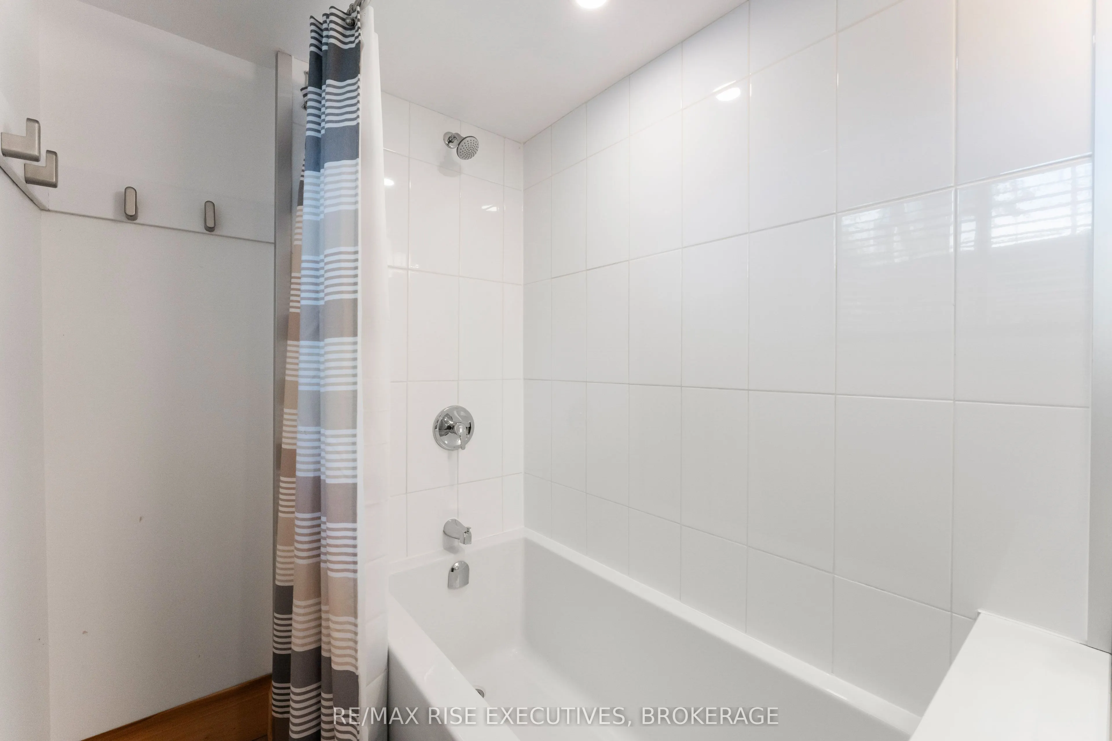 115 Fairway Hill Crescent