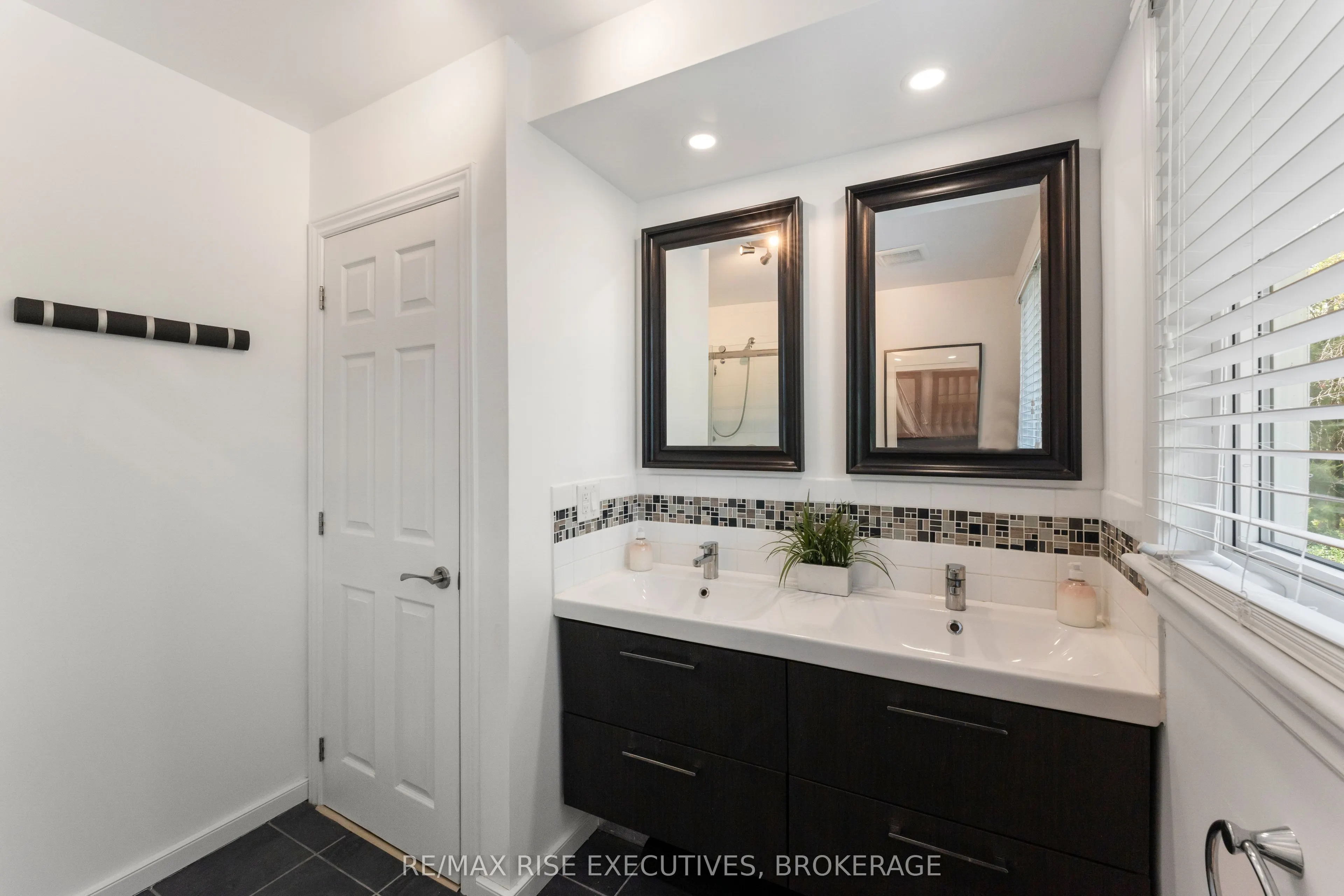 115 Fairway Hill Crescent