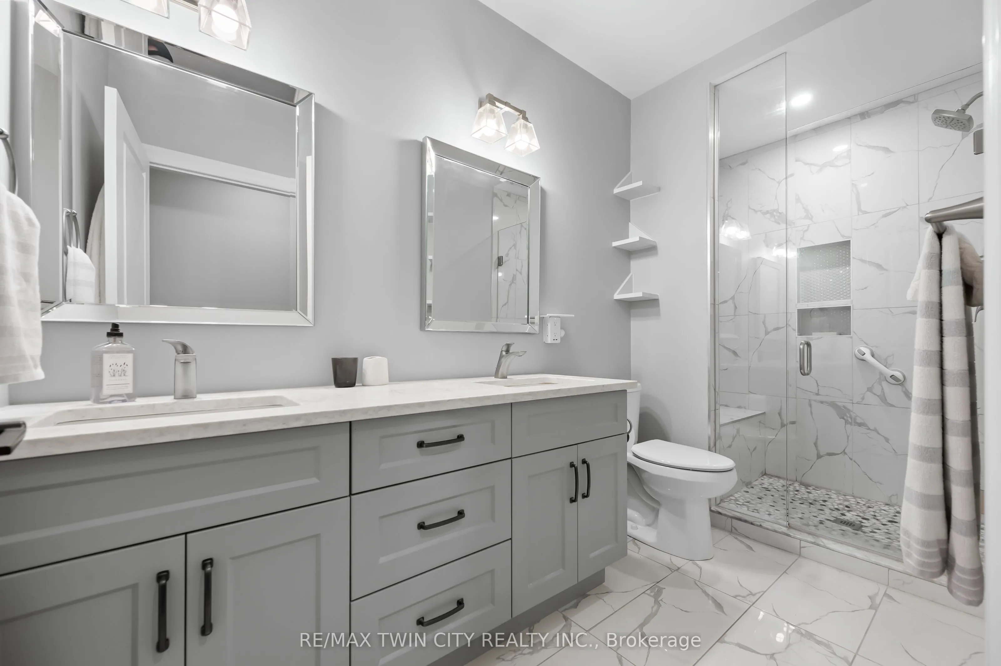 546 Manor Ridge Crescent