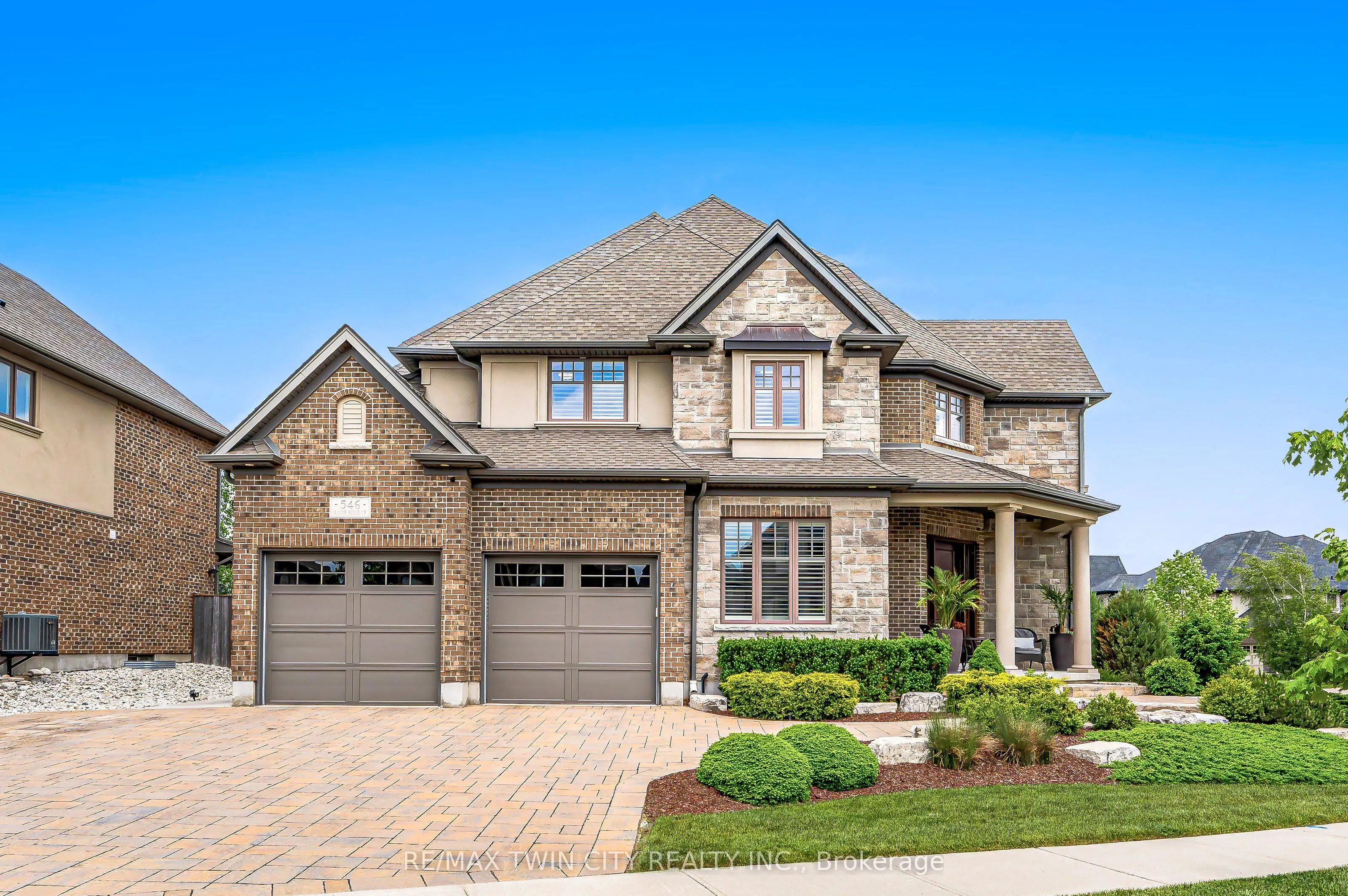 546 Manor Ridge Crescent