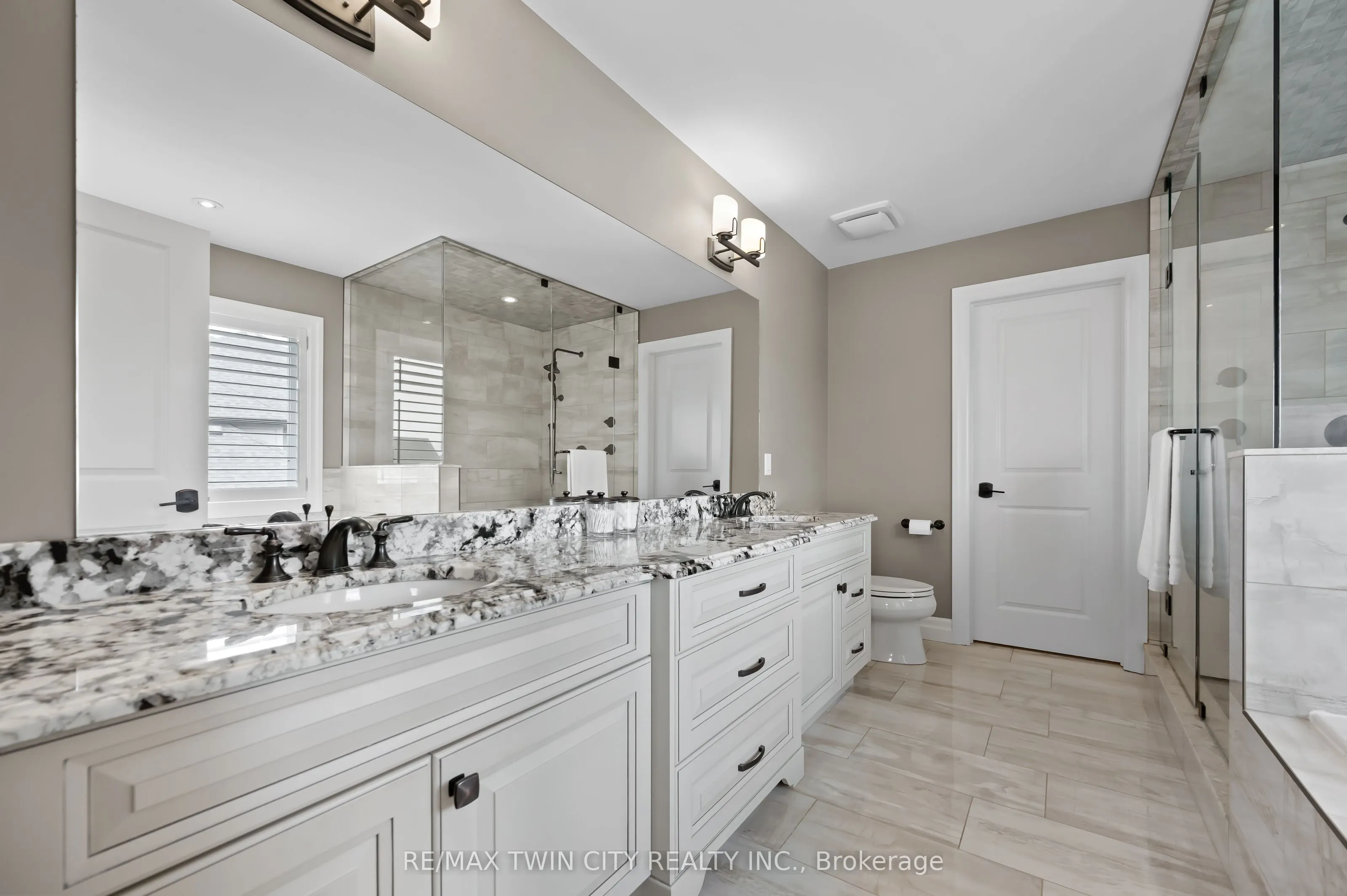 546 Manor Ridge Crescent