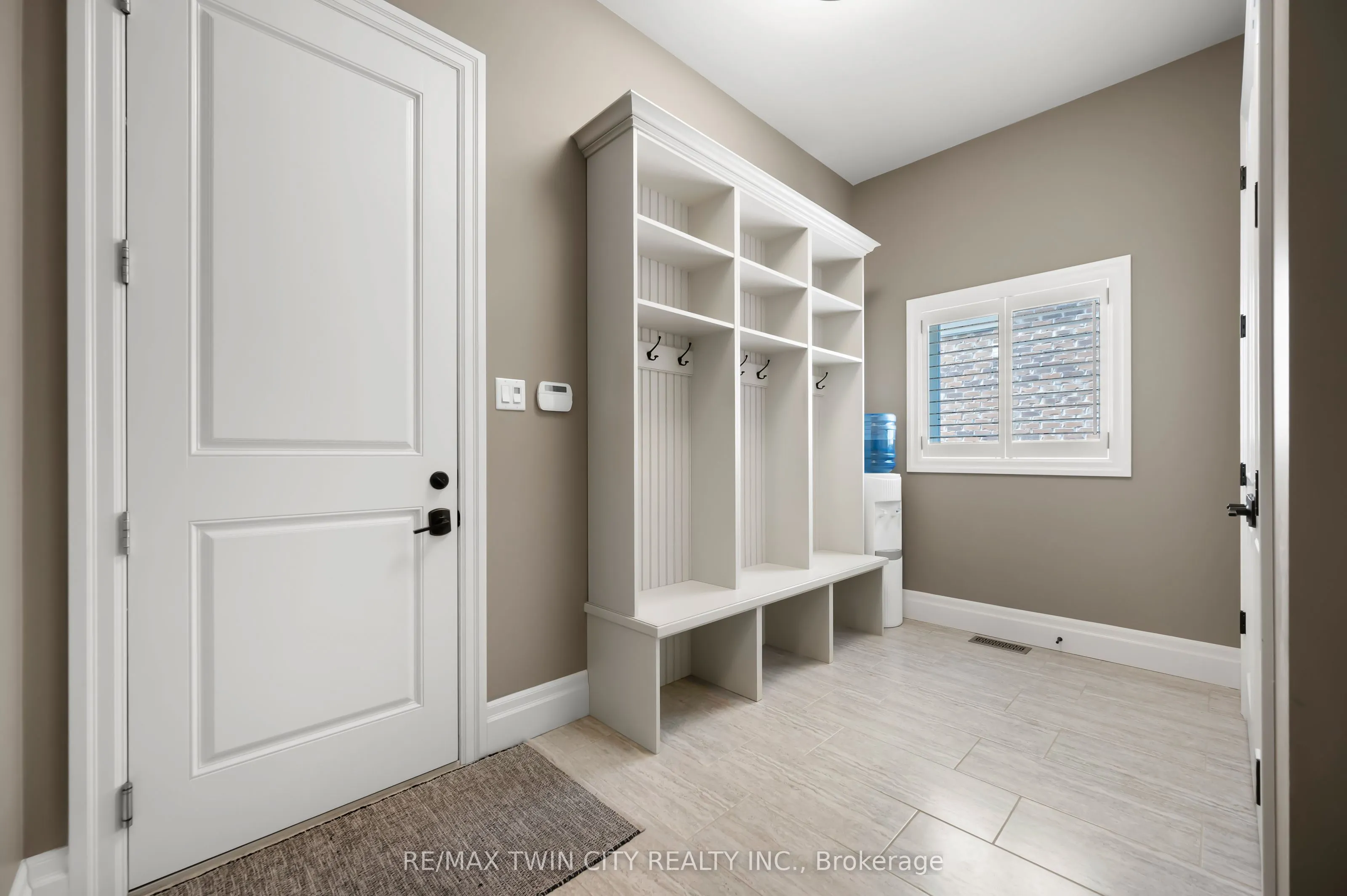 546 Manor Ridge Crescent