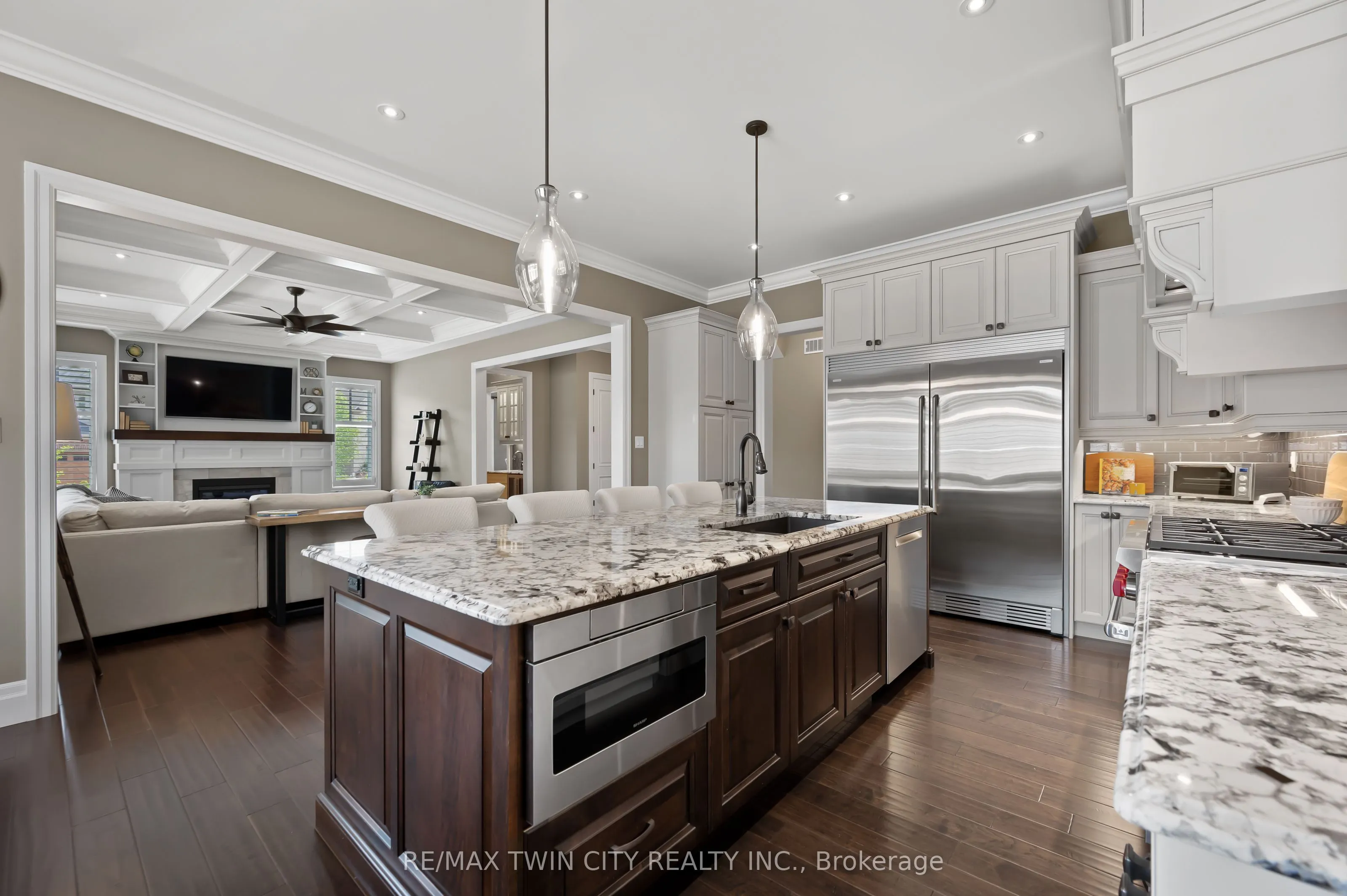 546 Manor Ridge Crescent
