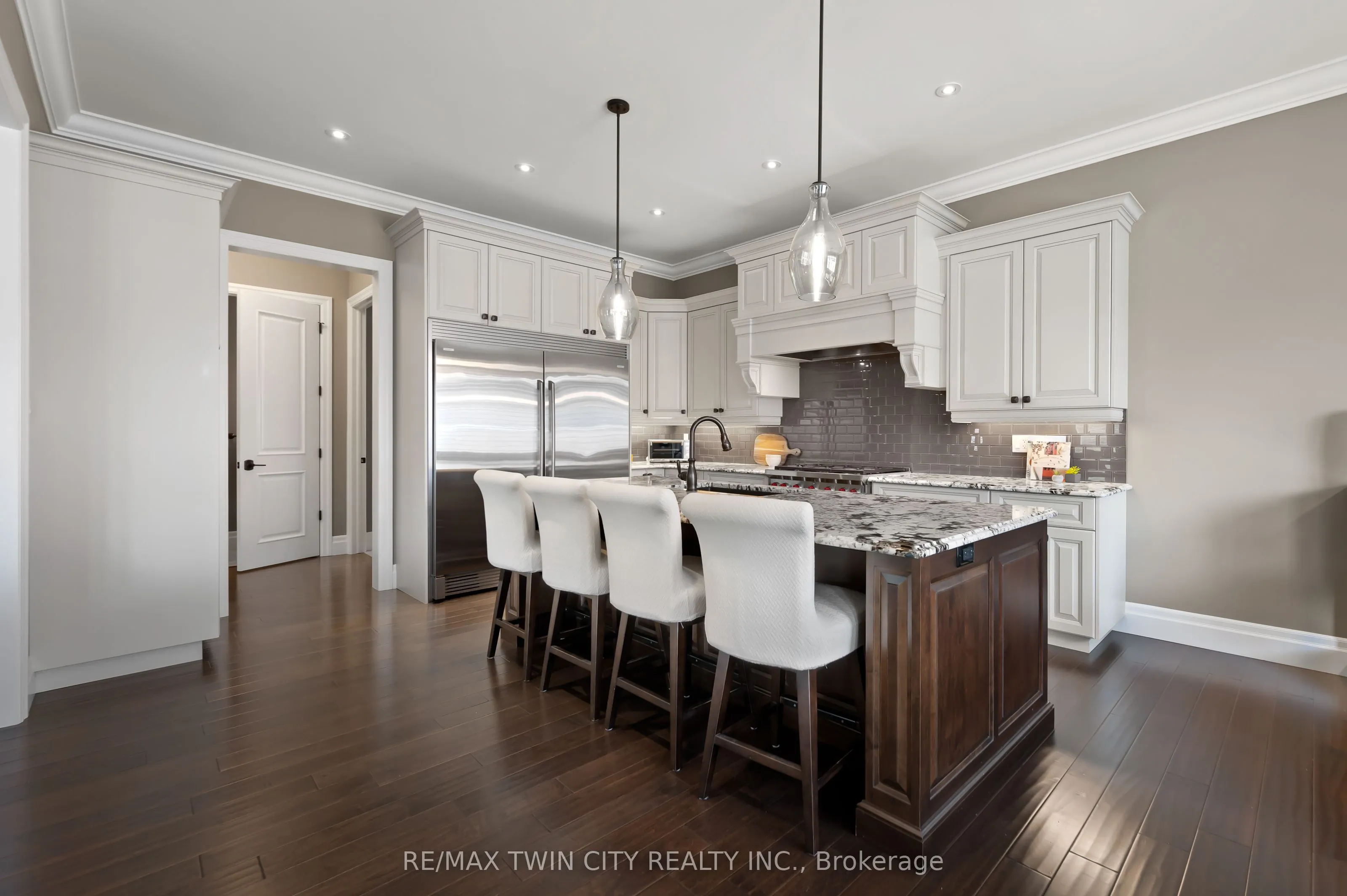 546 Manor Ridge Crescent