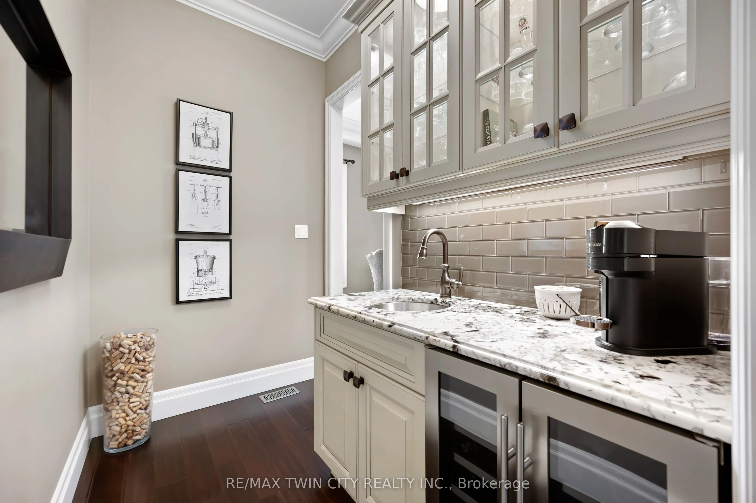 546 Manor Ridge Crescent