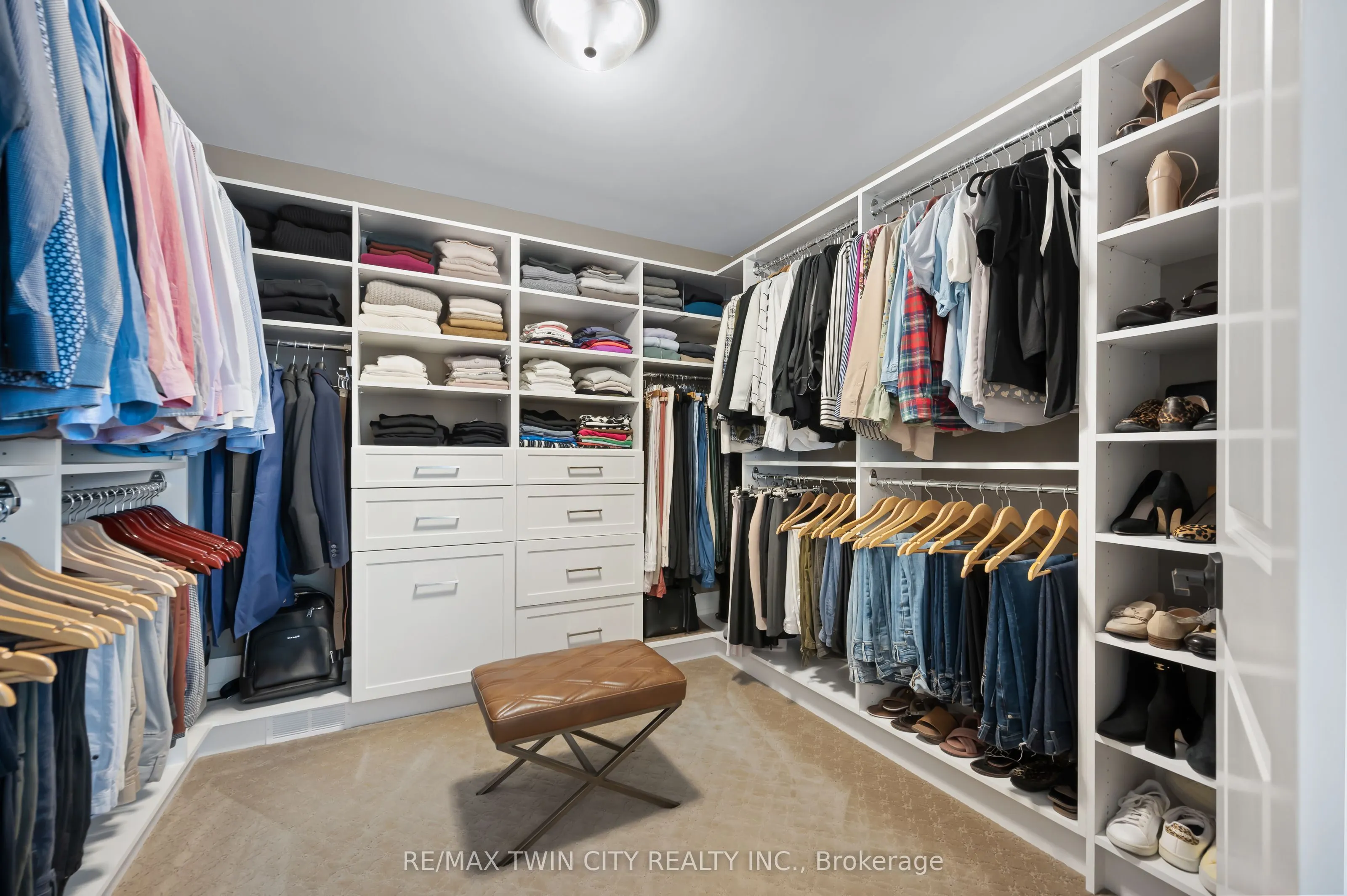 546 Manor Ridge Crescent