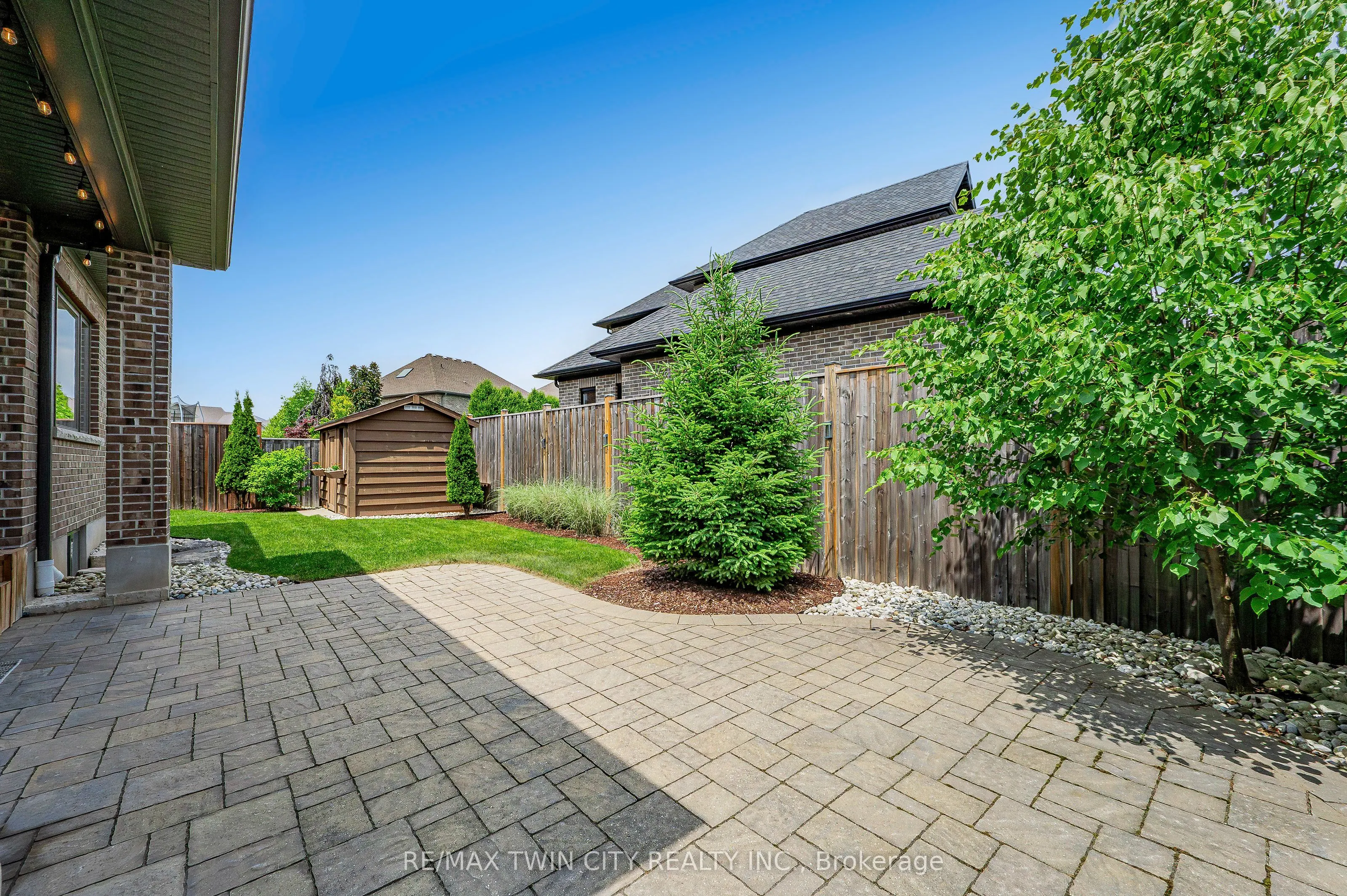 546 Manor Ridge Crescent