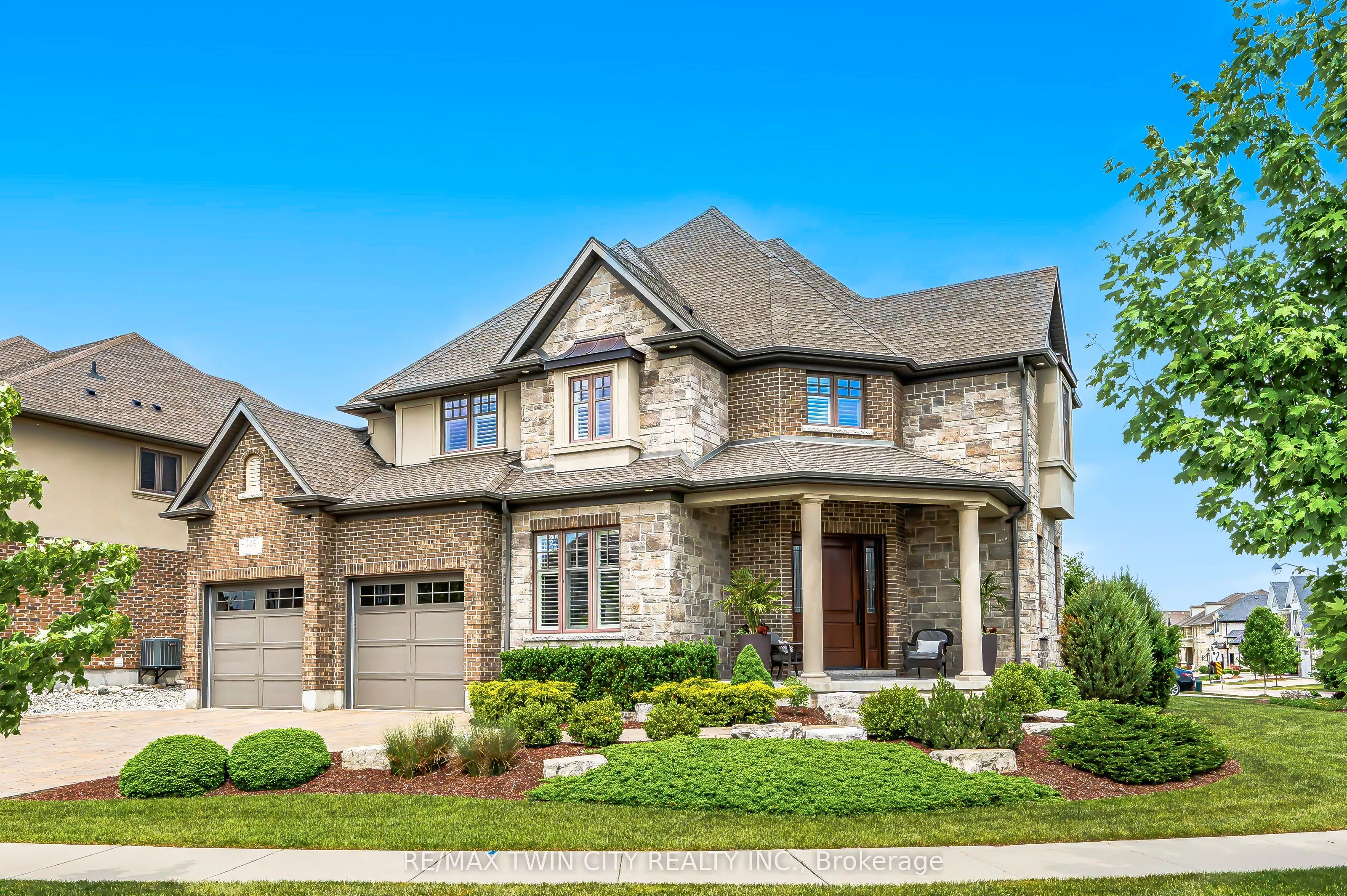 546 Manor Ridge Crescent