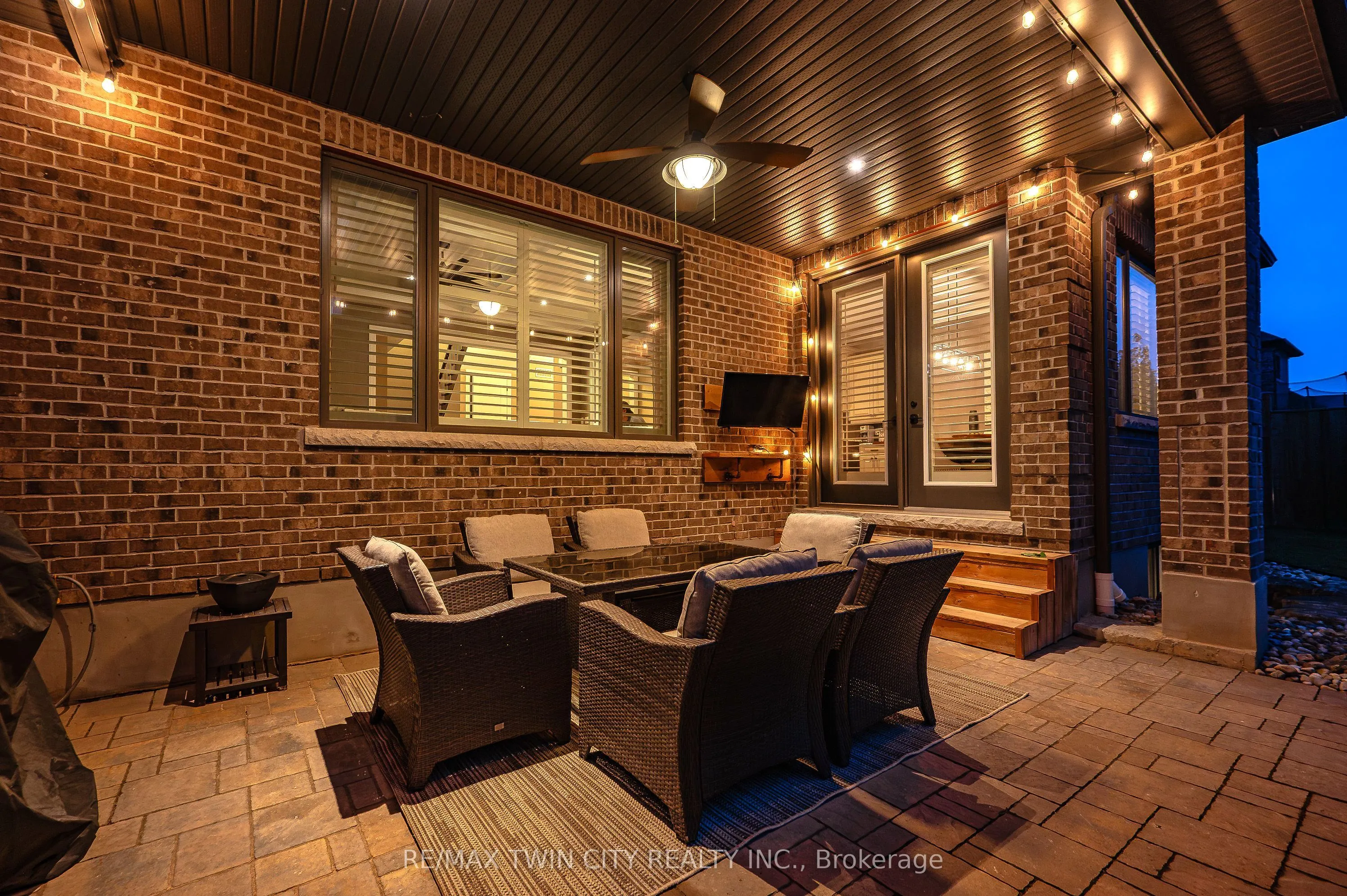 546 Manor Ridge Crescent