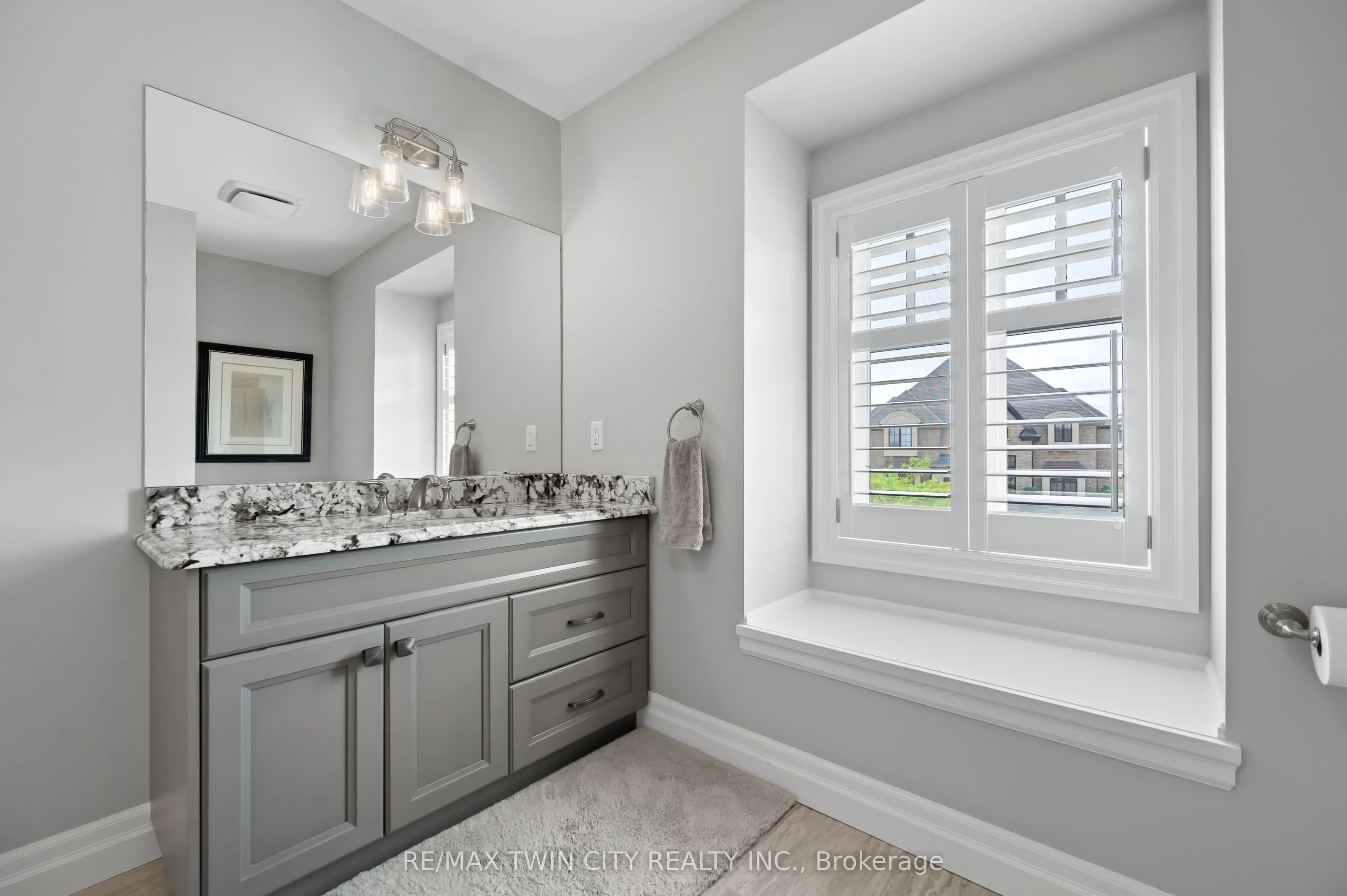 546 Manor Ridge Crescent