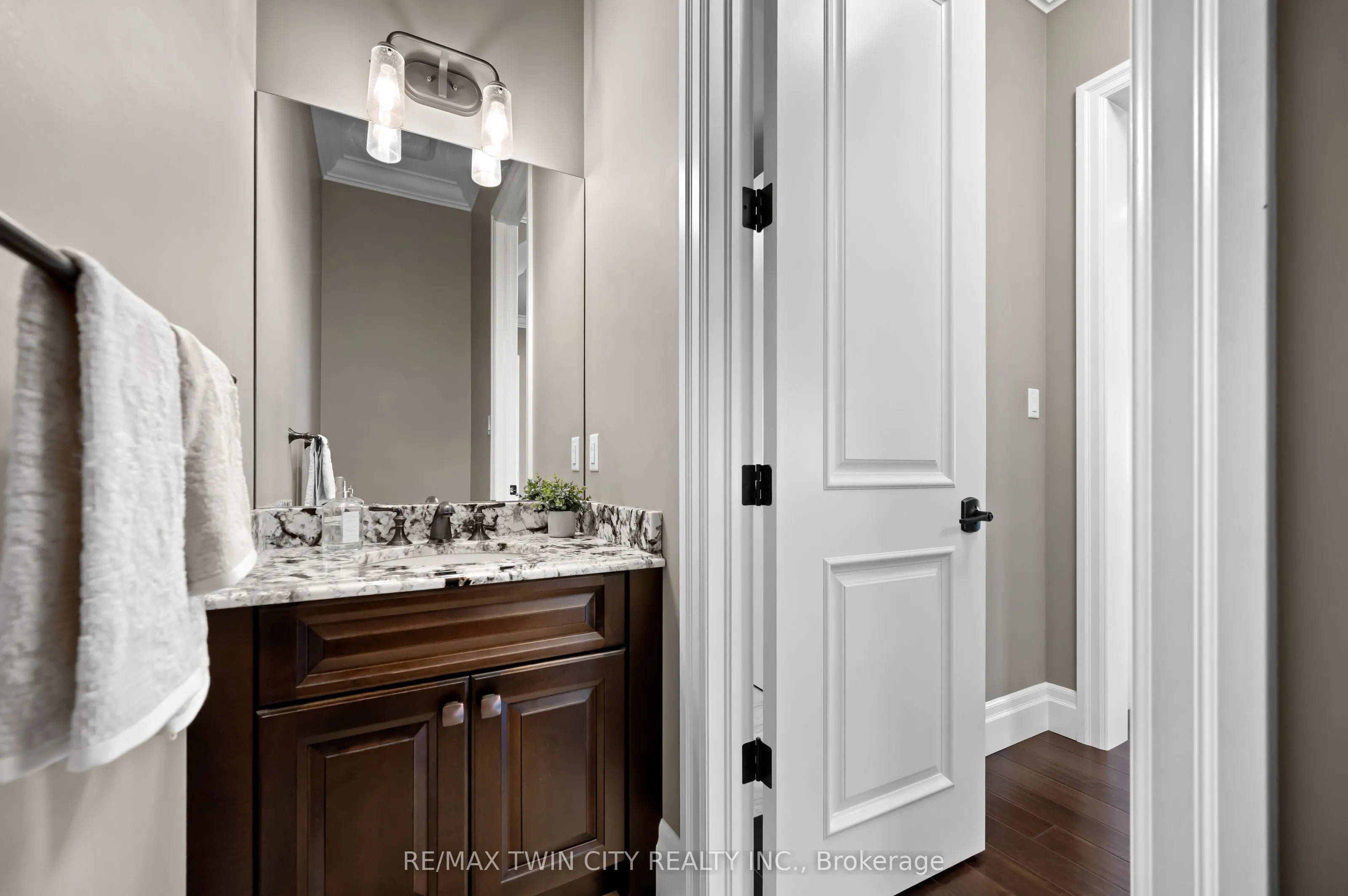 546 Manor Ridge Crescent