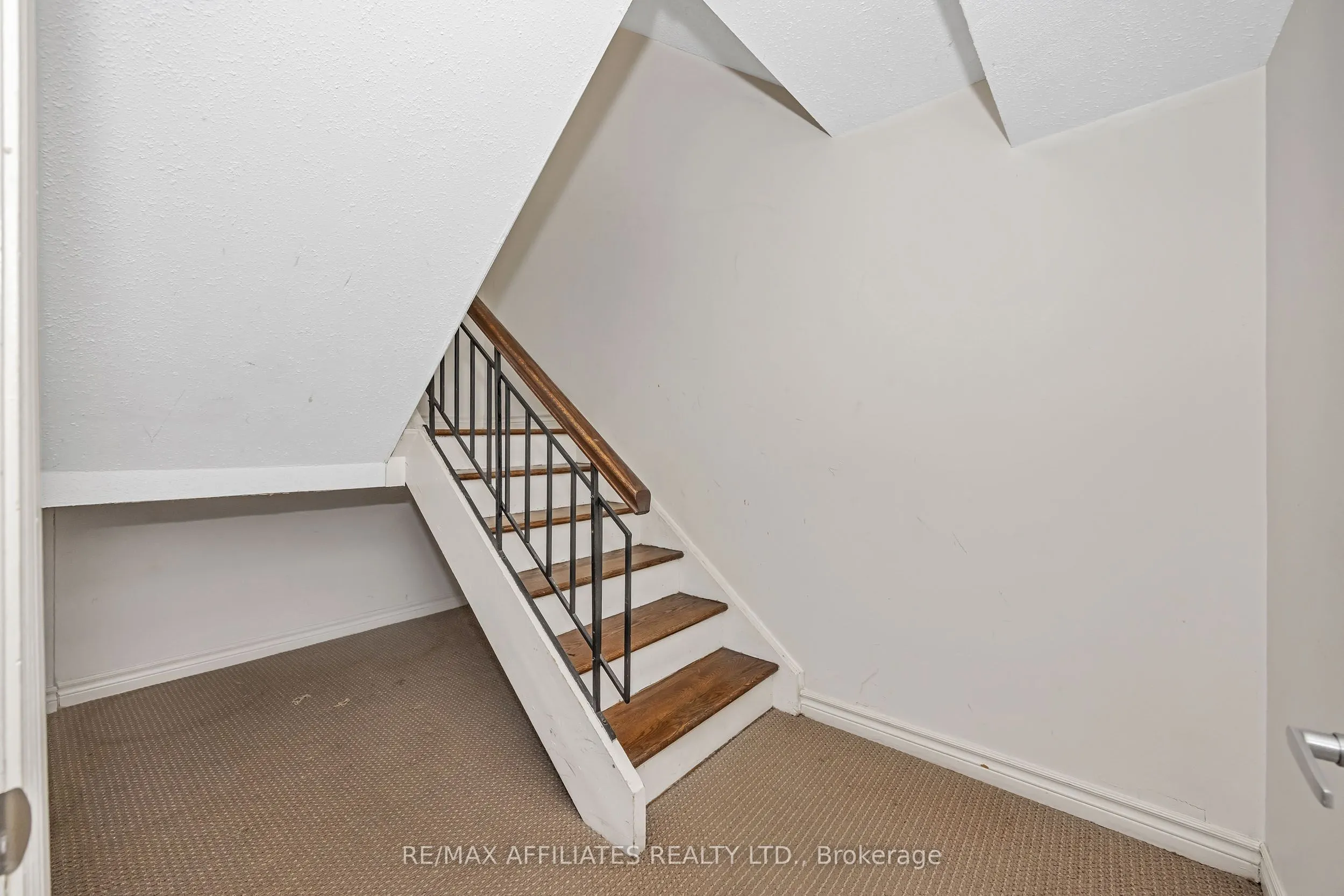 392 Garden Glen Private, #67